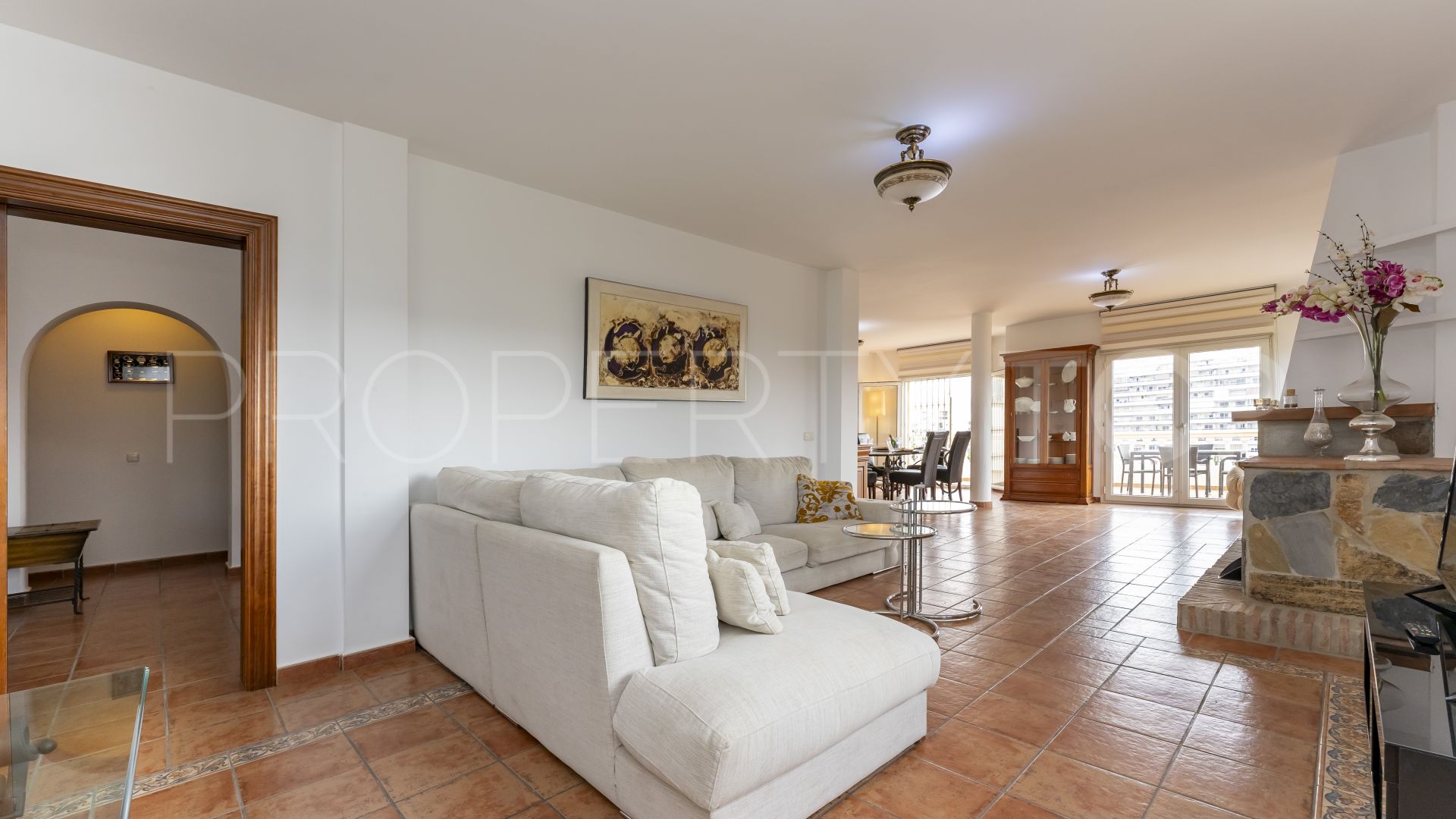 Buy villa with 6 bedrooms in Torrequebrada