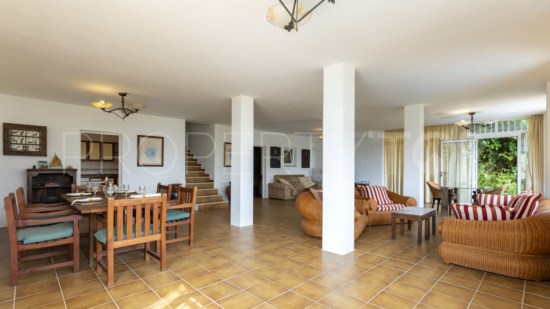 Buy villa with 6 bedrooms in Torrequebrada