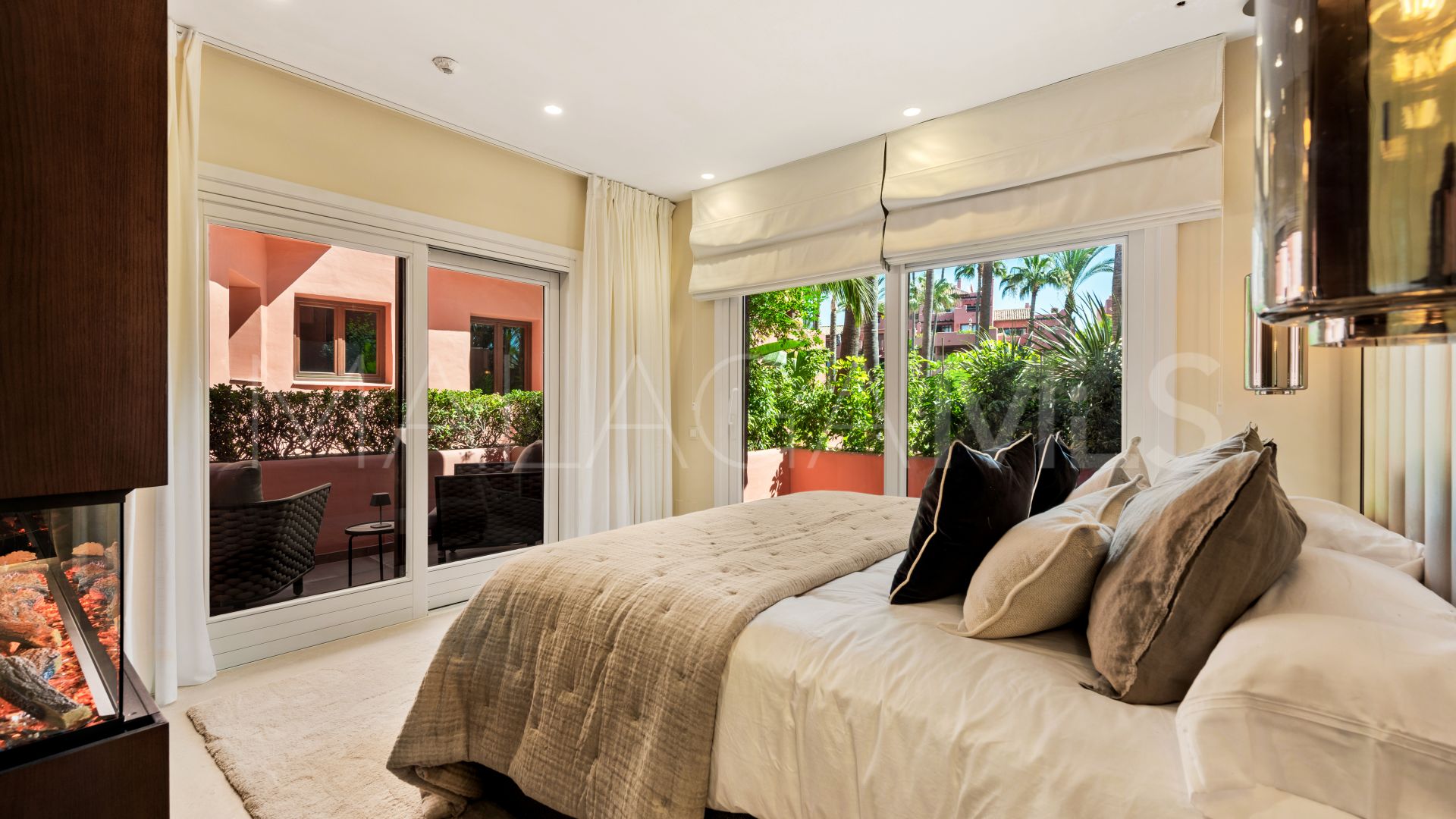 Buy apartamento planta baja in New Golden Mile with 3 bedrooms