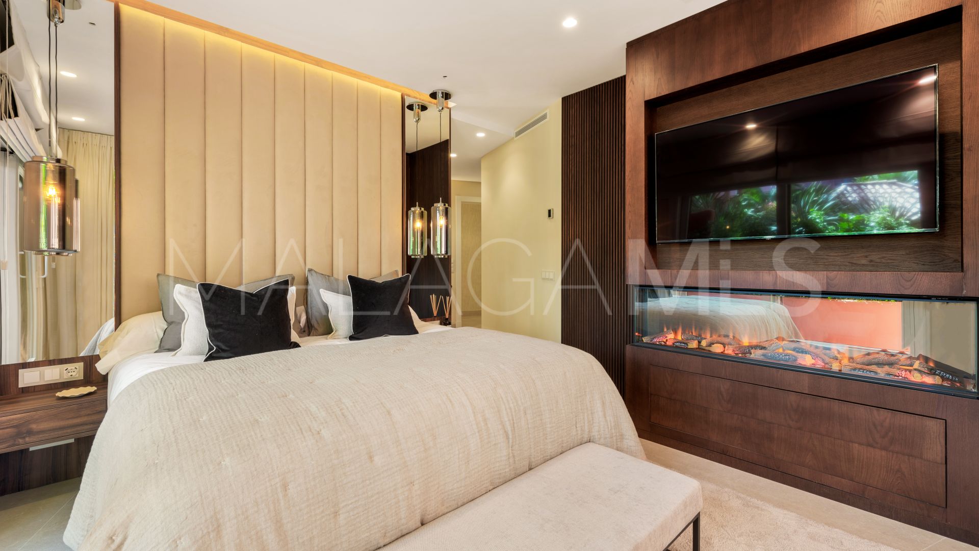 Buy apartamento planta baja in New Golden Mile with 3 bedrooms