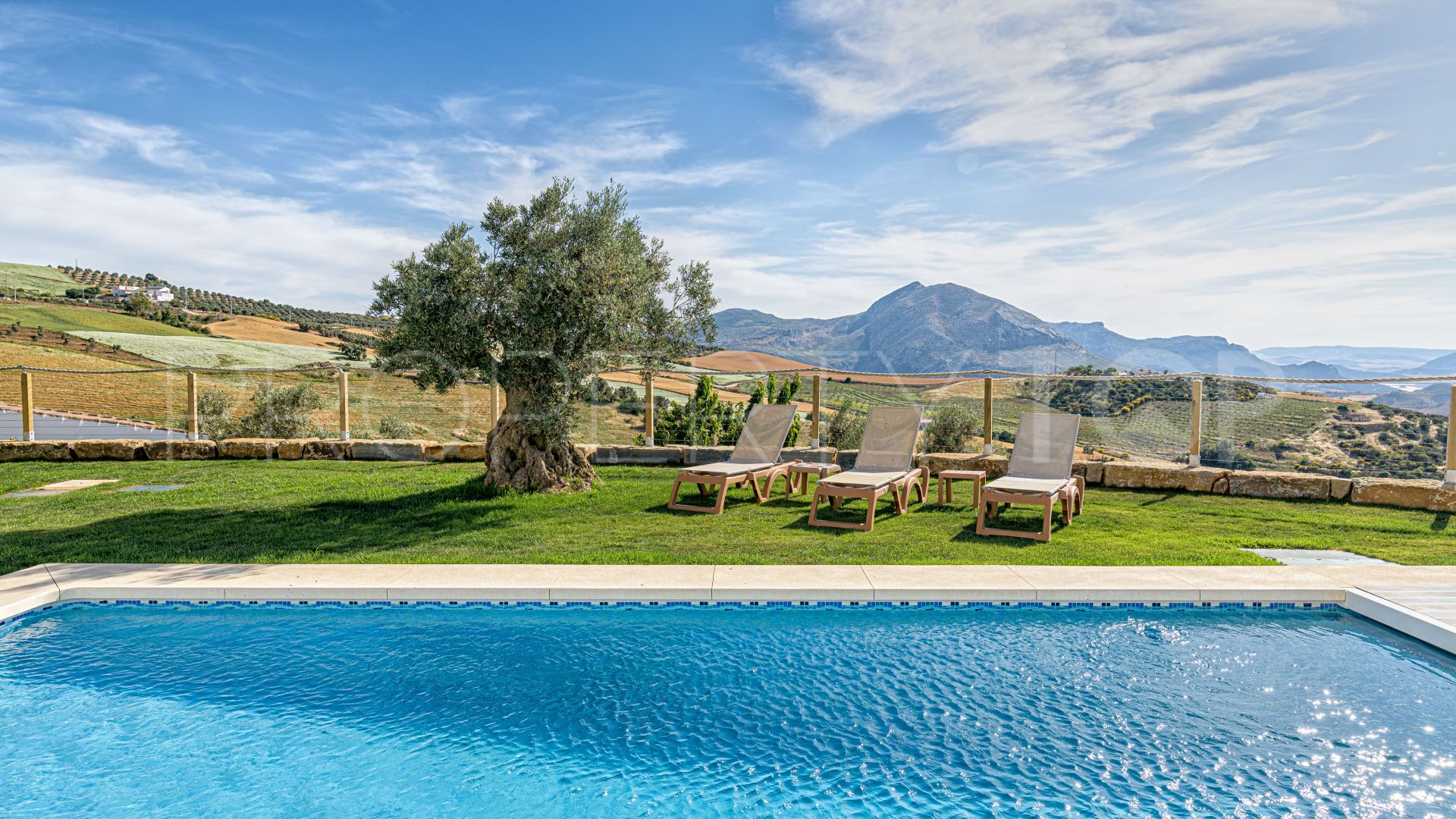 For sale Antequera 6 bedrooms finca