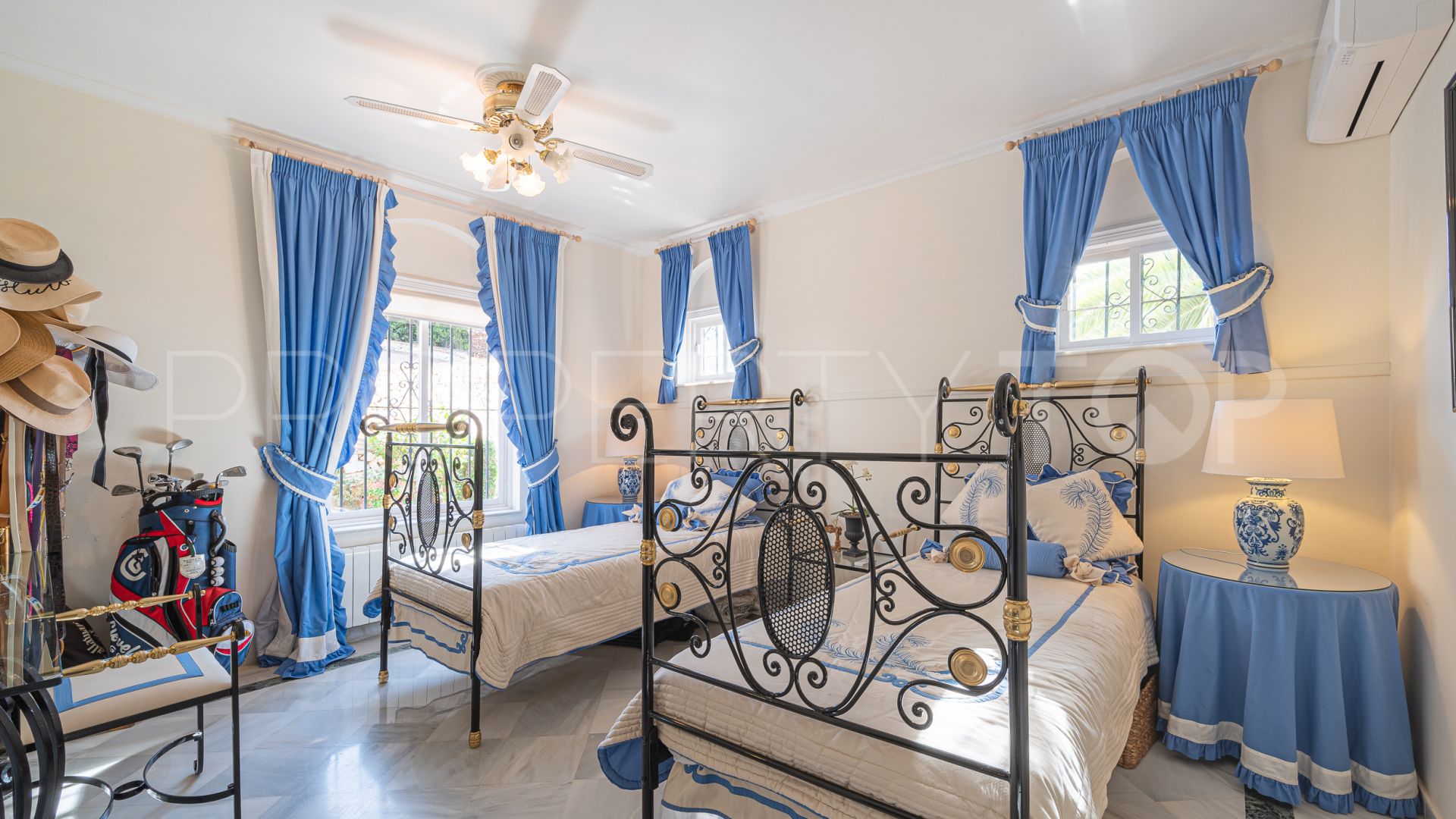 Comprar villa en Marbella Hill Club de 4 dormitorios