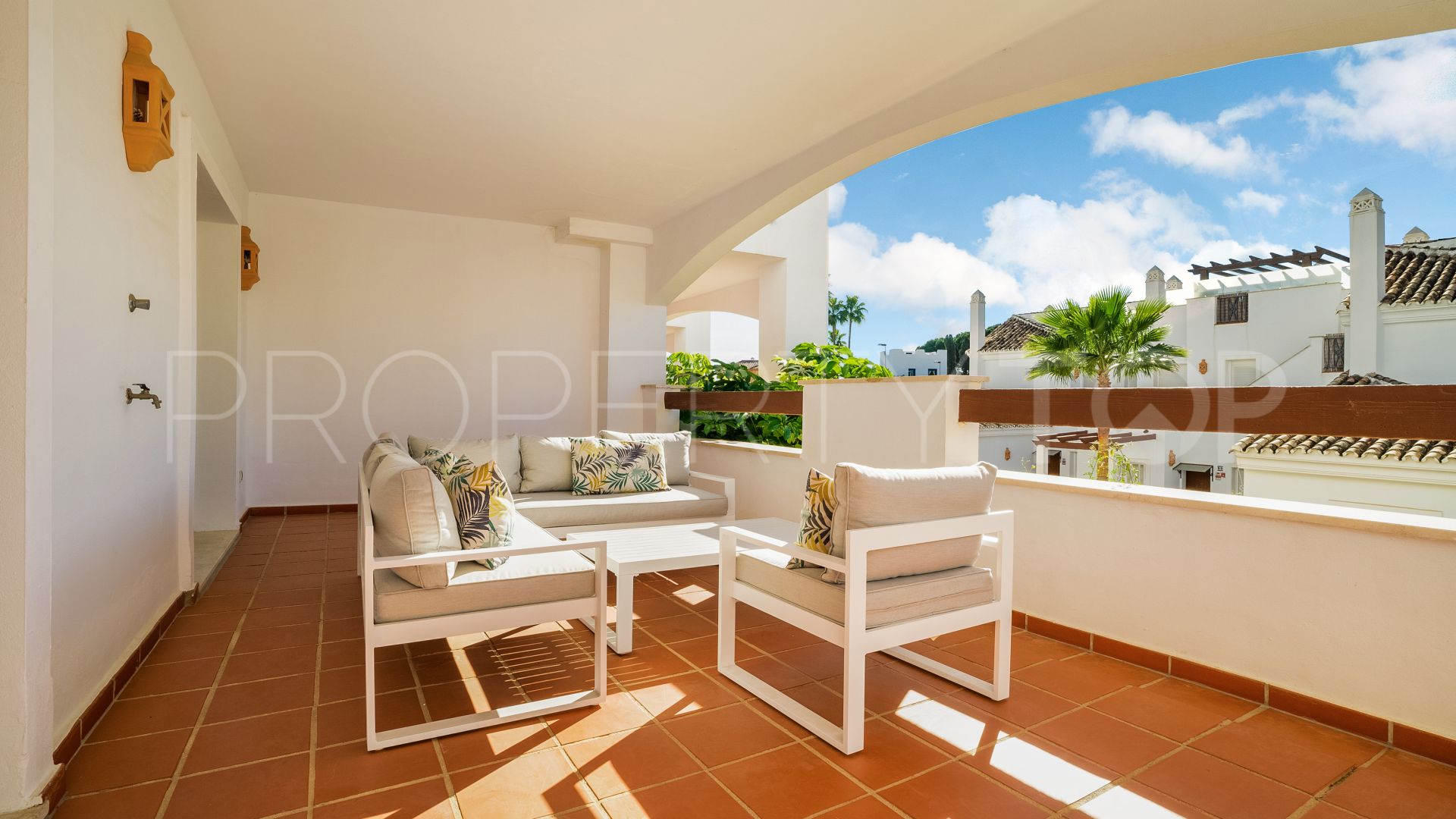 For sale 2 bedrooms apartment in Aloha Royal
