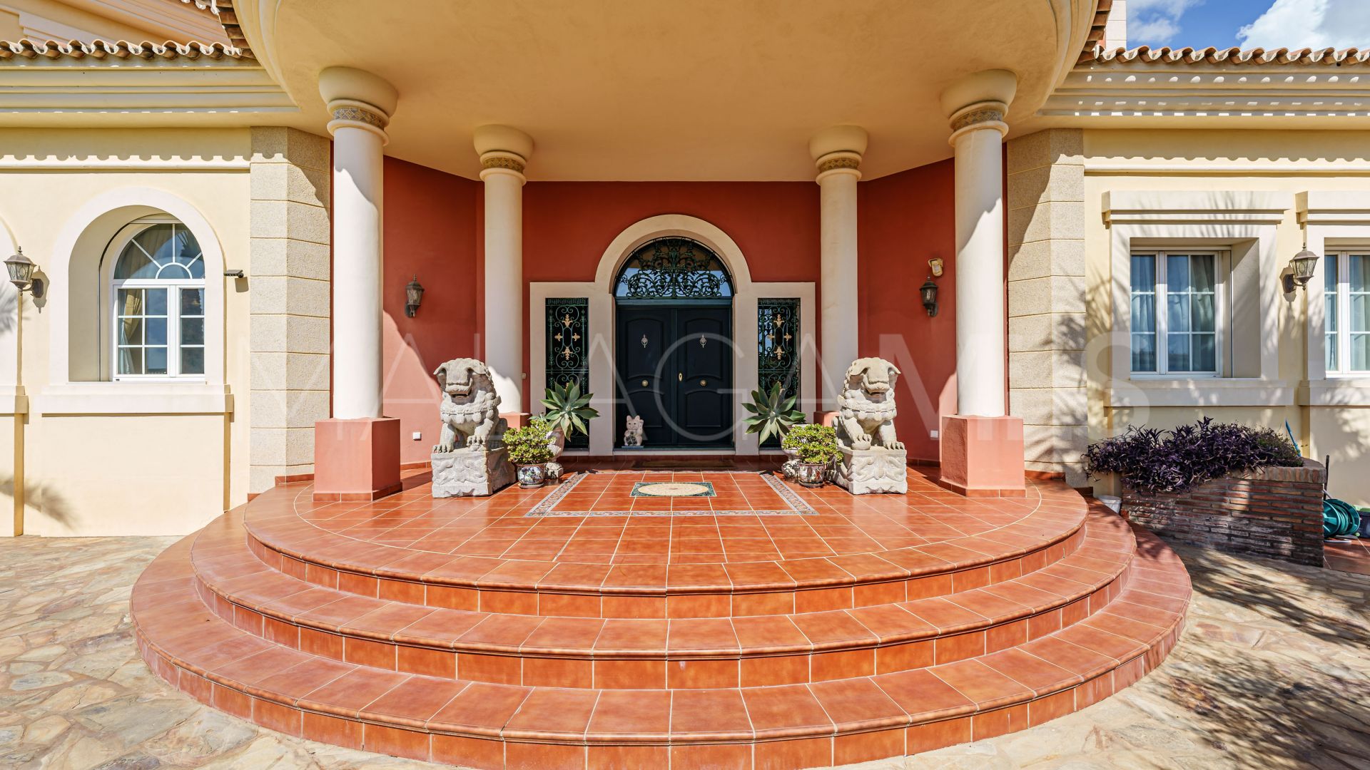 Villa for sale in Nueva Torrequebrada