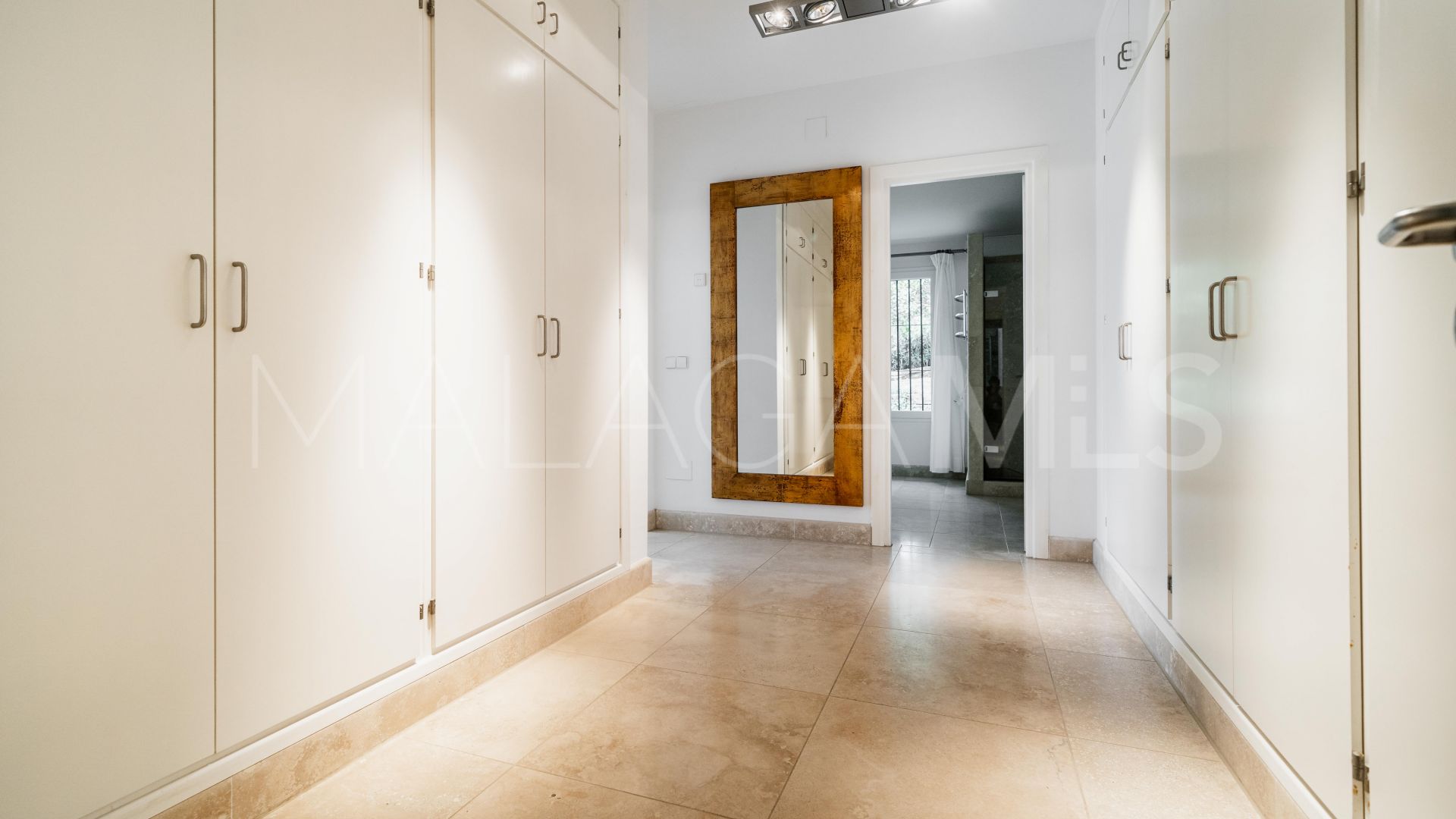 Villa for sale in Cascada de Camojan with 4 bedrooms