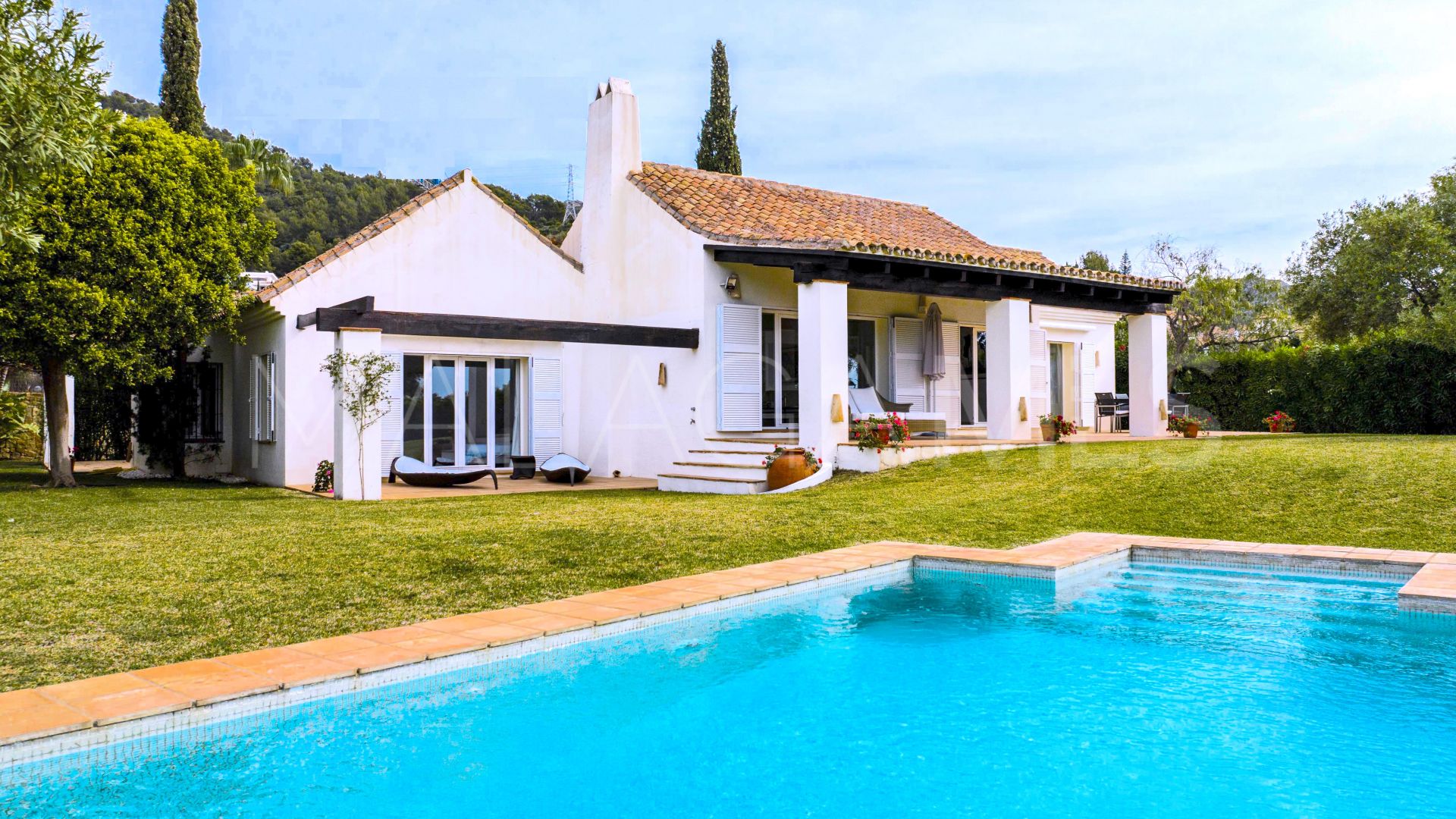Villa for sale in Cascada de Camojan with 4 bedrooms