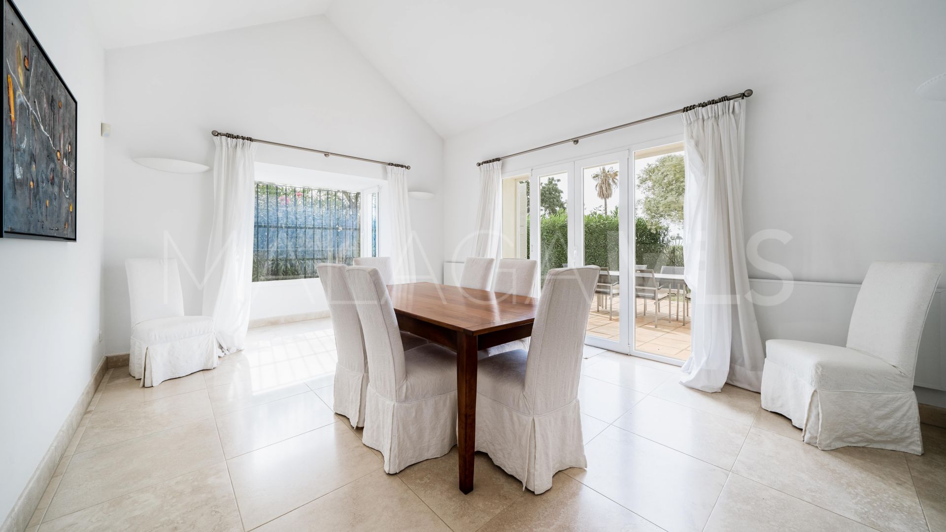 Villa for sale in Cascada de Camojan with 4 bedrooms