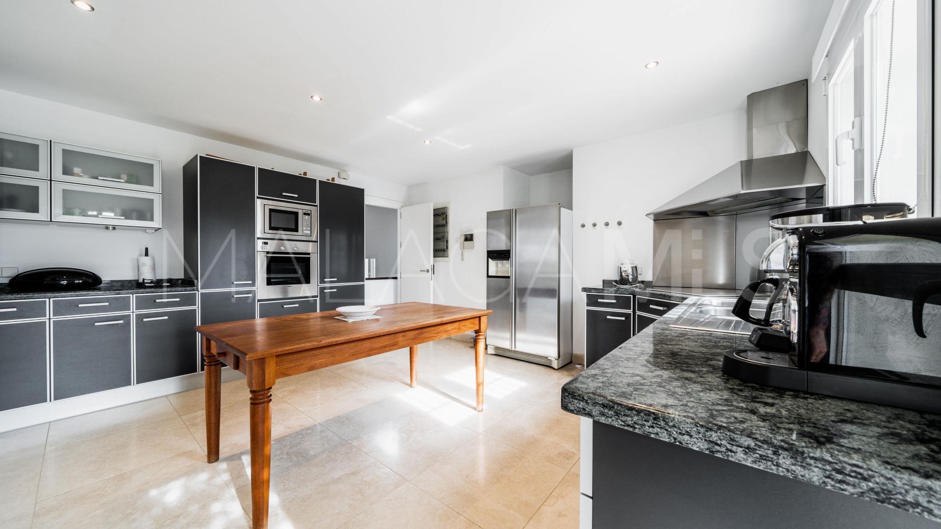 Villa for sale in Cascada de Camojan with 4 bedrooms