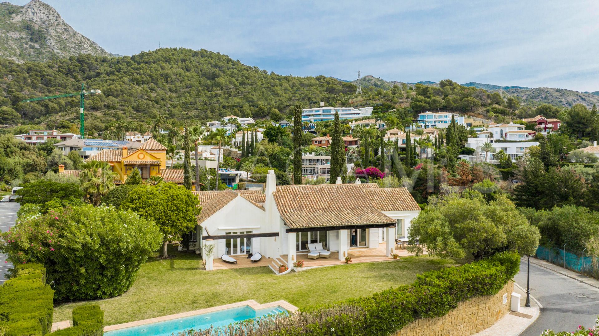 Villa for sale in Cascada de Camojan with 4 bedrooms