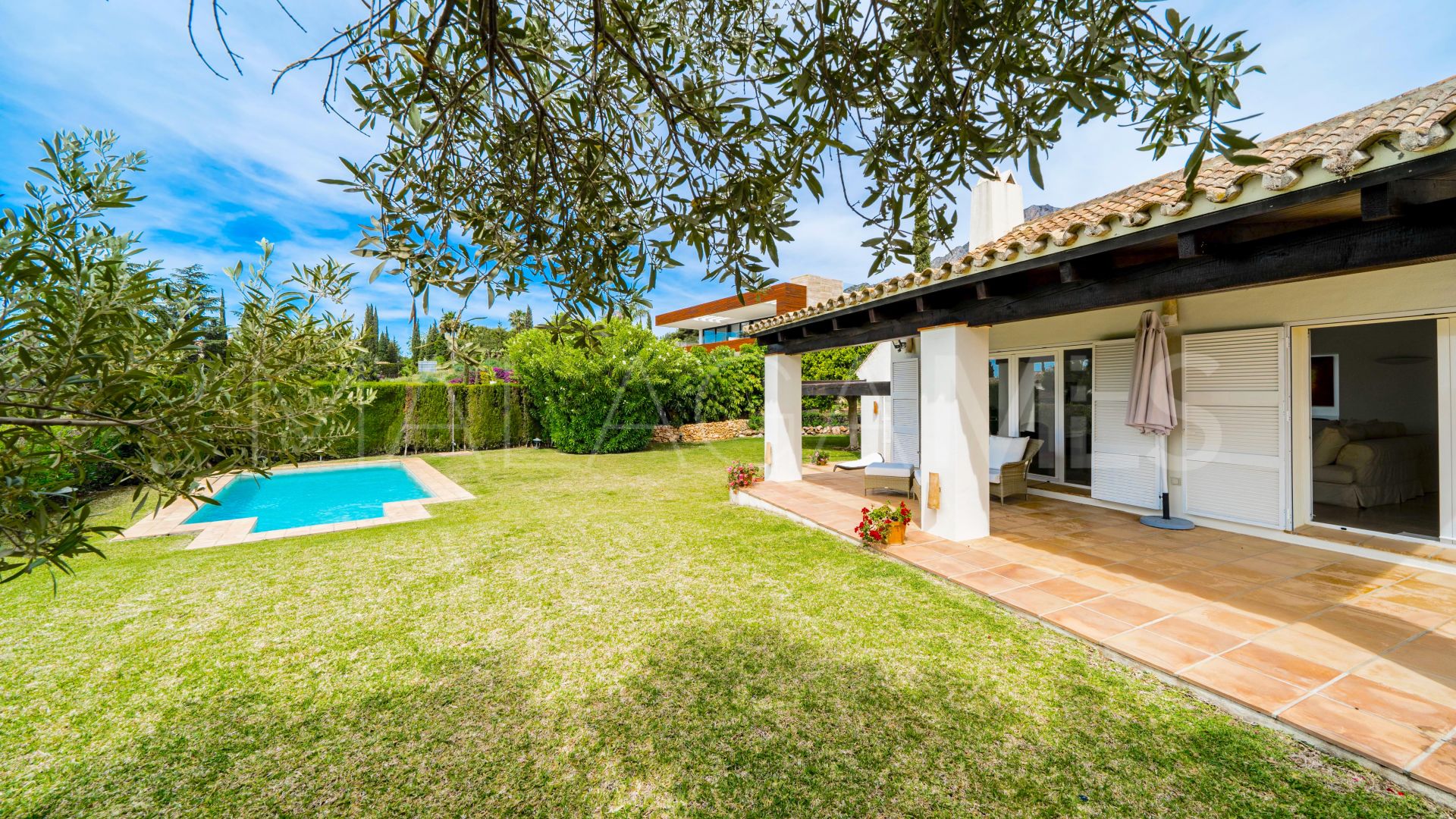 Villa for sale in Cascada de Camojan with 4 bedrooms