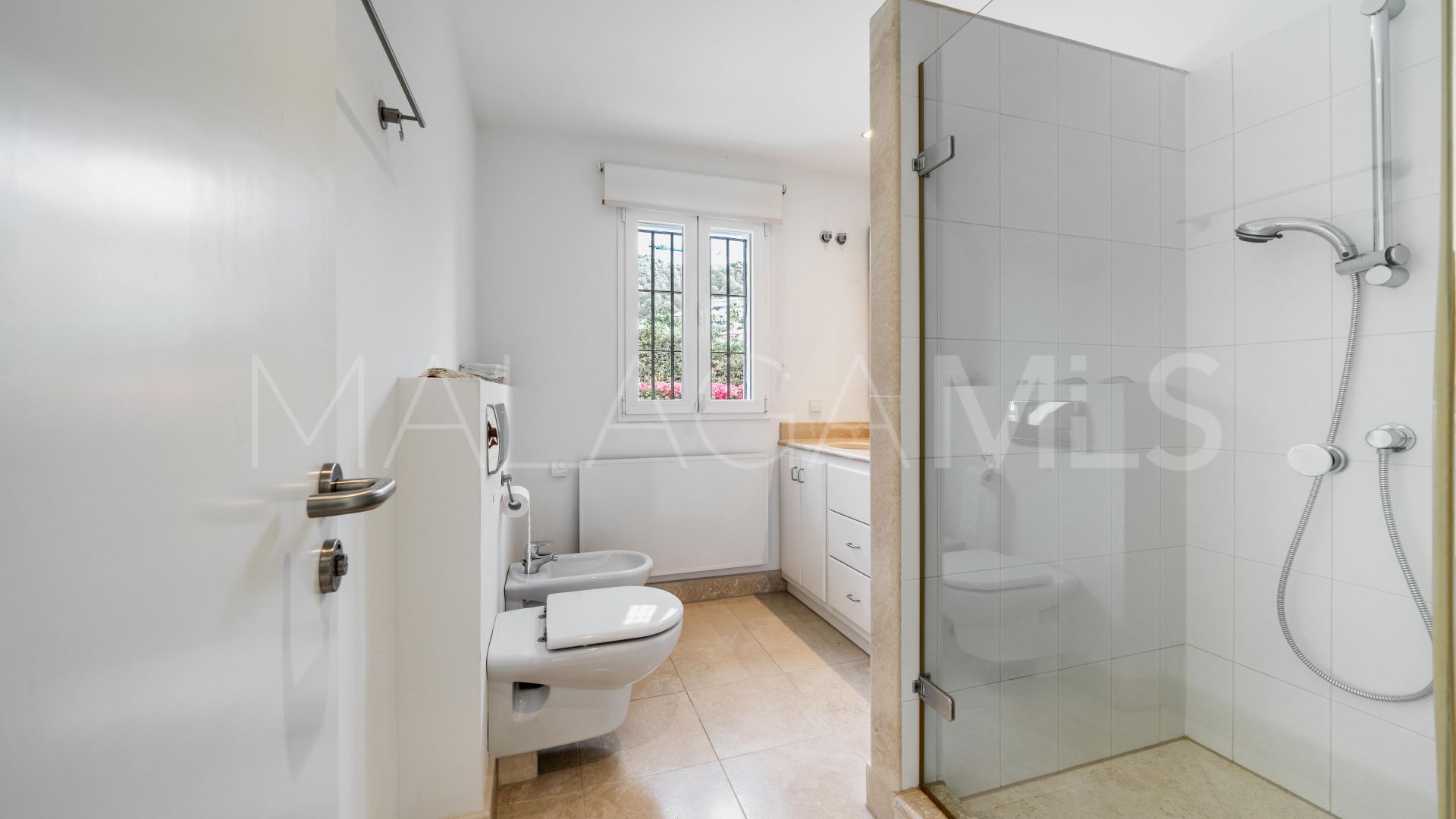 Villa for sale in Cascada de Camojan with 4 bedrooms