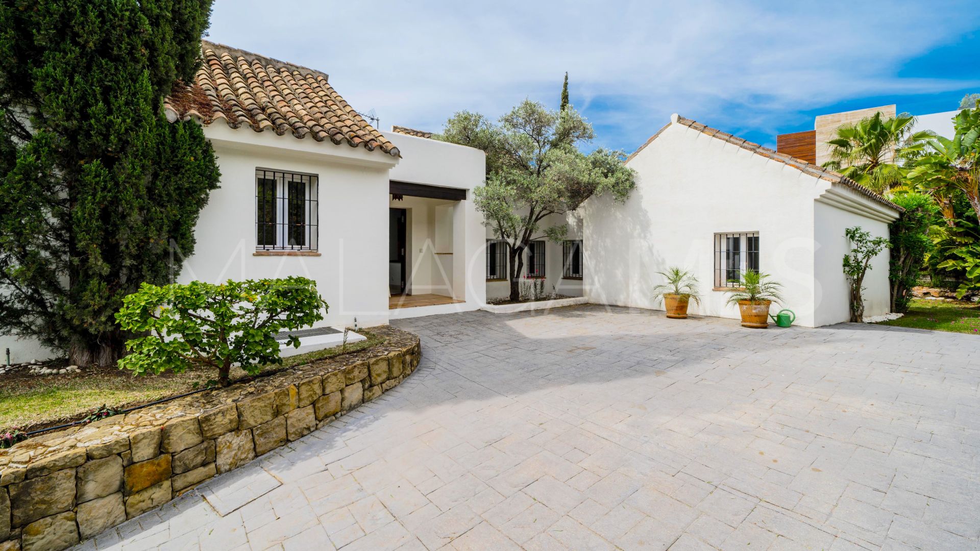 Villa for sale in Cascada de Camojan with 4 bedrooms