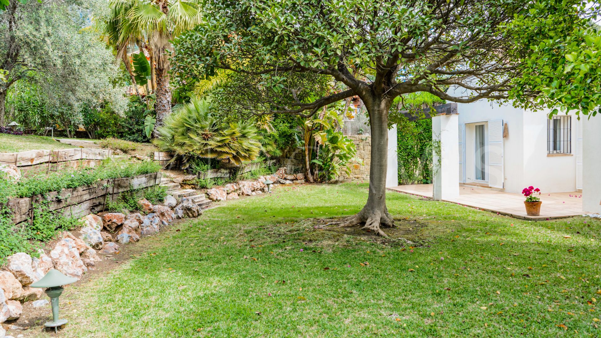 Villa for sale in Cascada de Camojan with 4 bedrooms