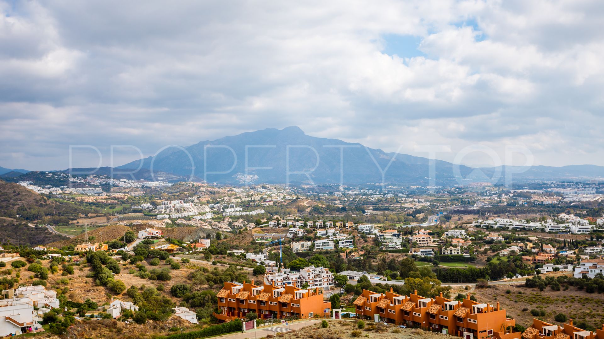 La Alqueria 3 bedrooms semi detached villa for sale