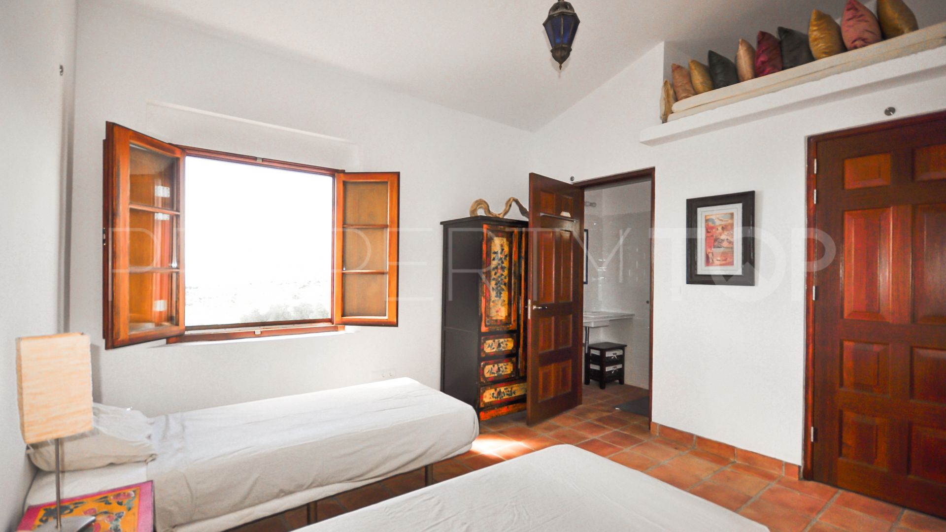 8 bedrooms villa in Alcaucin for sale