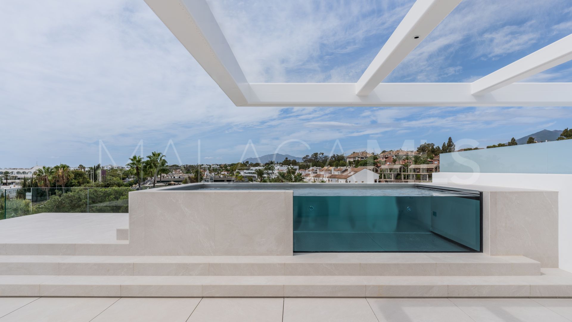 Villa jumelée for sale in Marbella Golden Mile