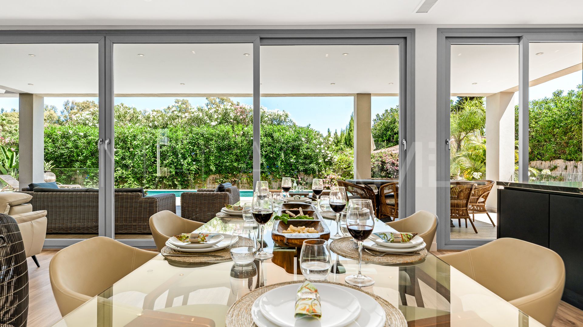 Buy villa in Linda Vista Baja with 5 bedrooms