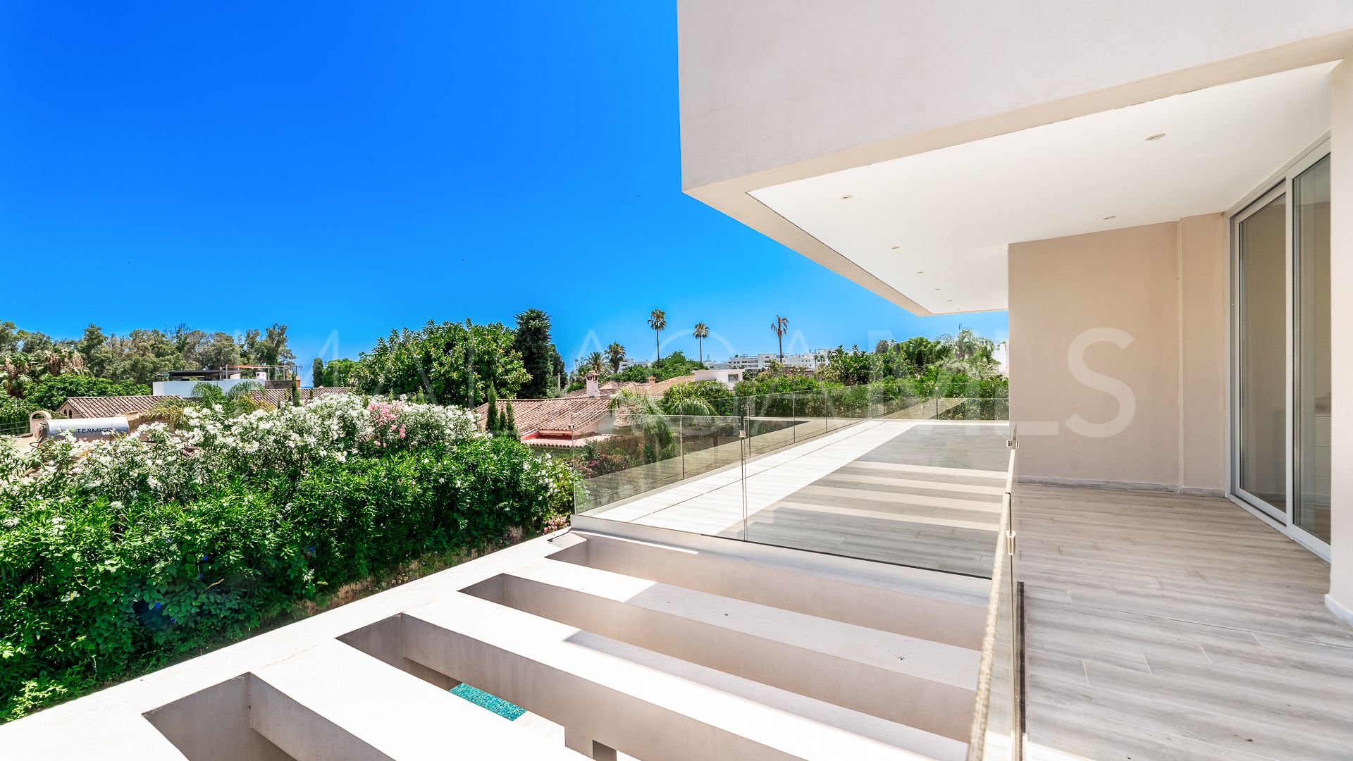 Buy villa in Linda Vista Baja with 5 bedrooms