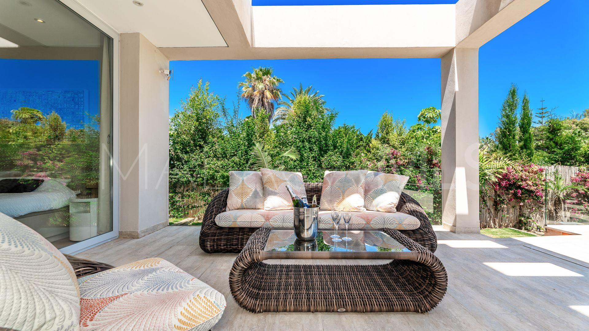 Buy villa in Linda Vista Baja with 5 bedrooms