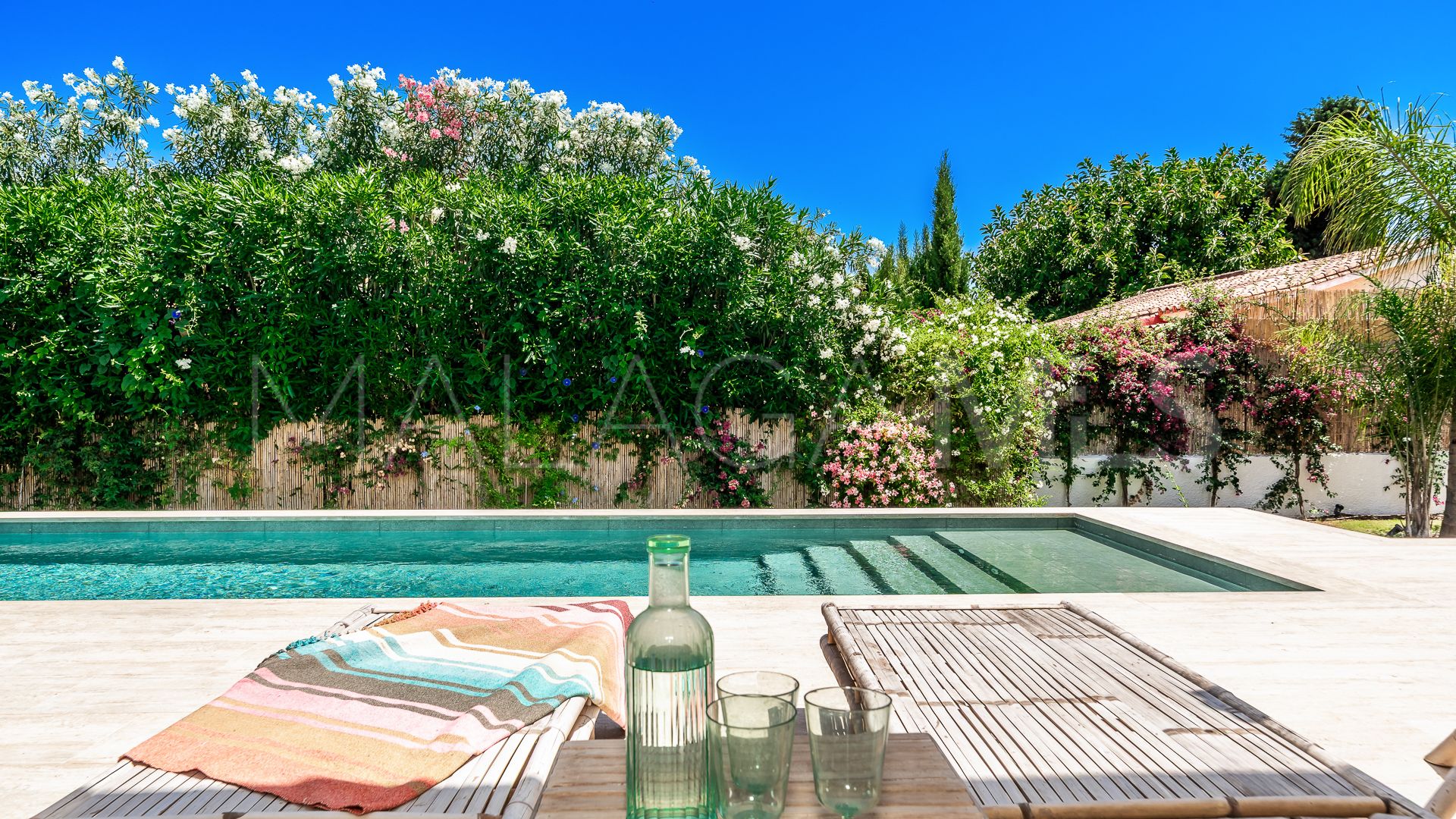 Buy villa in Linda Vista Baja with 5 bedrooms