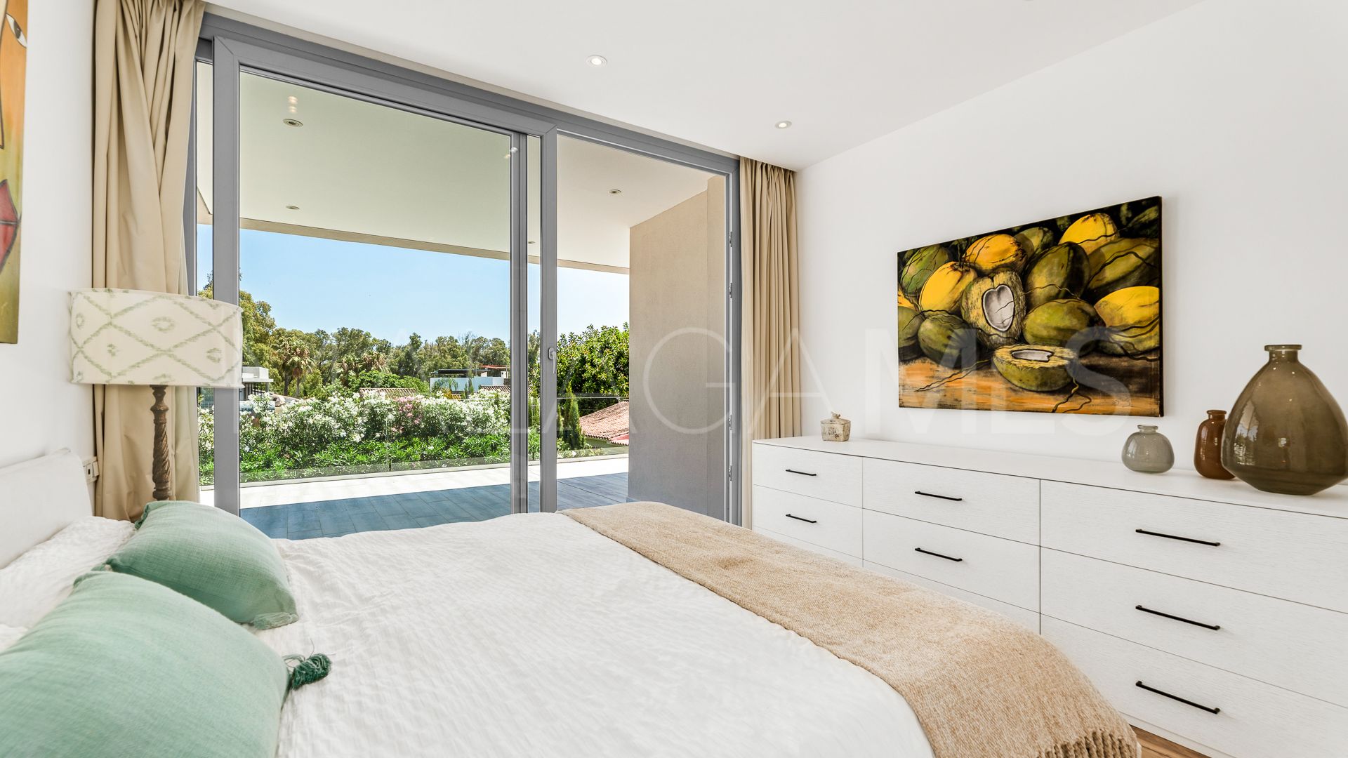 Buy villa in Linda Vista Baja with 5 bedrooms