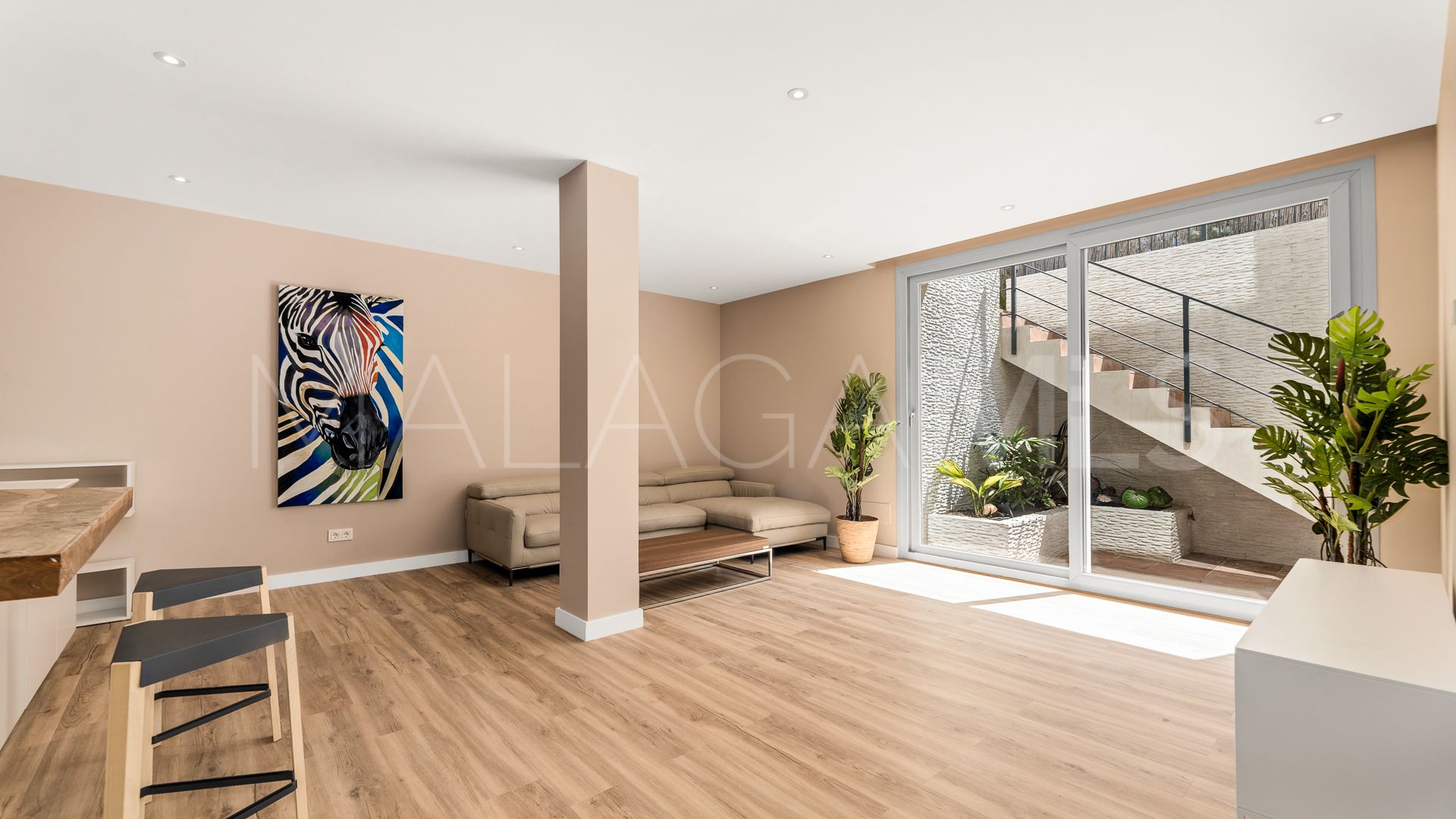 Buy villa in Linda Vista Baja with 5 bedrooms