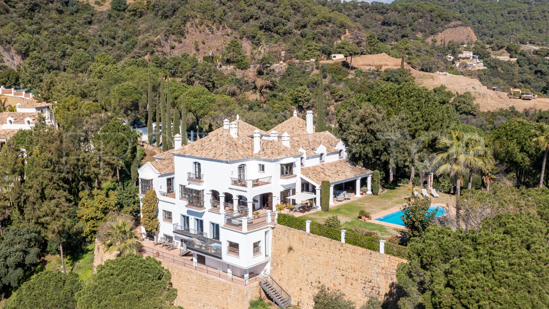 For sale El Madroñal villa with 7 bedrooms