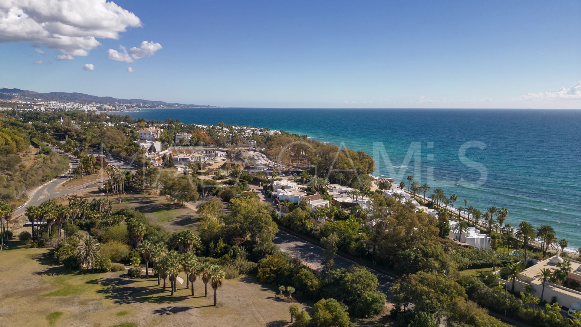 Villa pareada for sale in Golden Mile