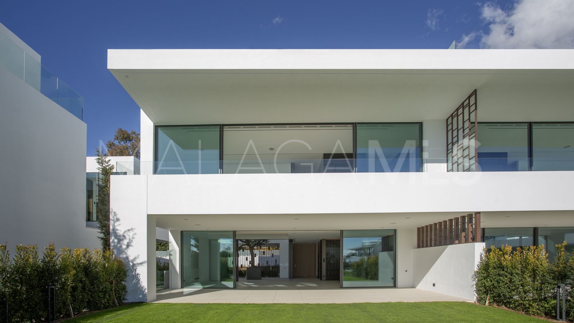 Villa pareada for sale in Golden Mile