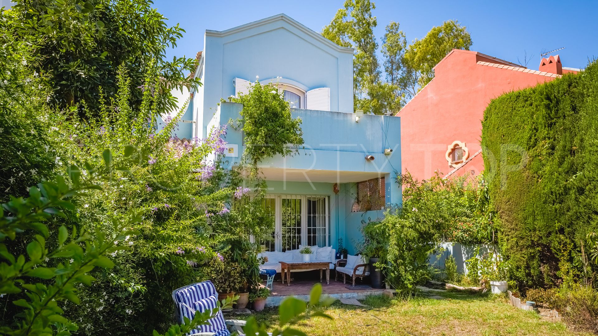 Comprar villa pareada de 3 dormitorios en Guadalmina Alta