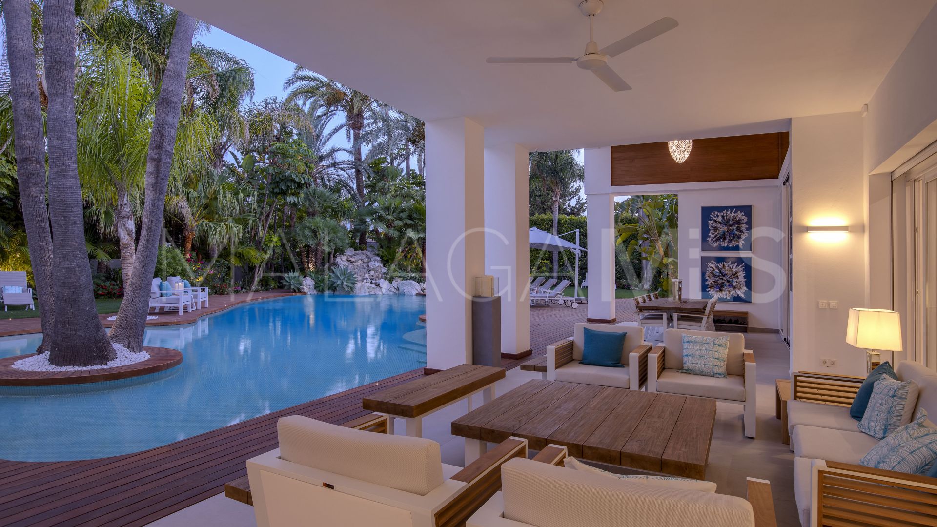 Villa for sale in Guadalmina Baja