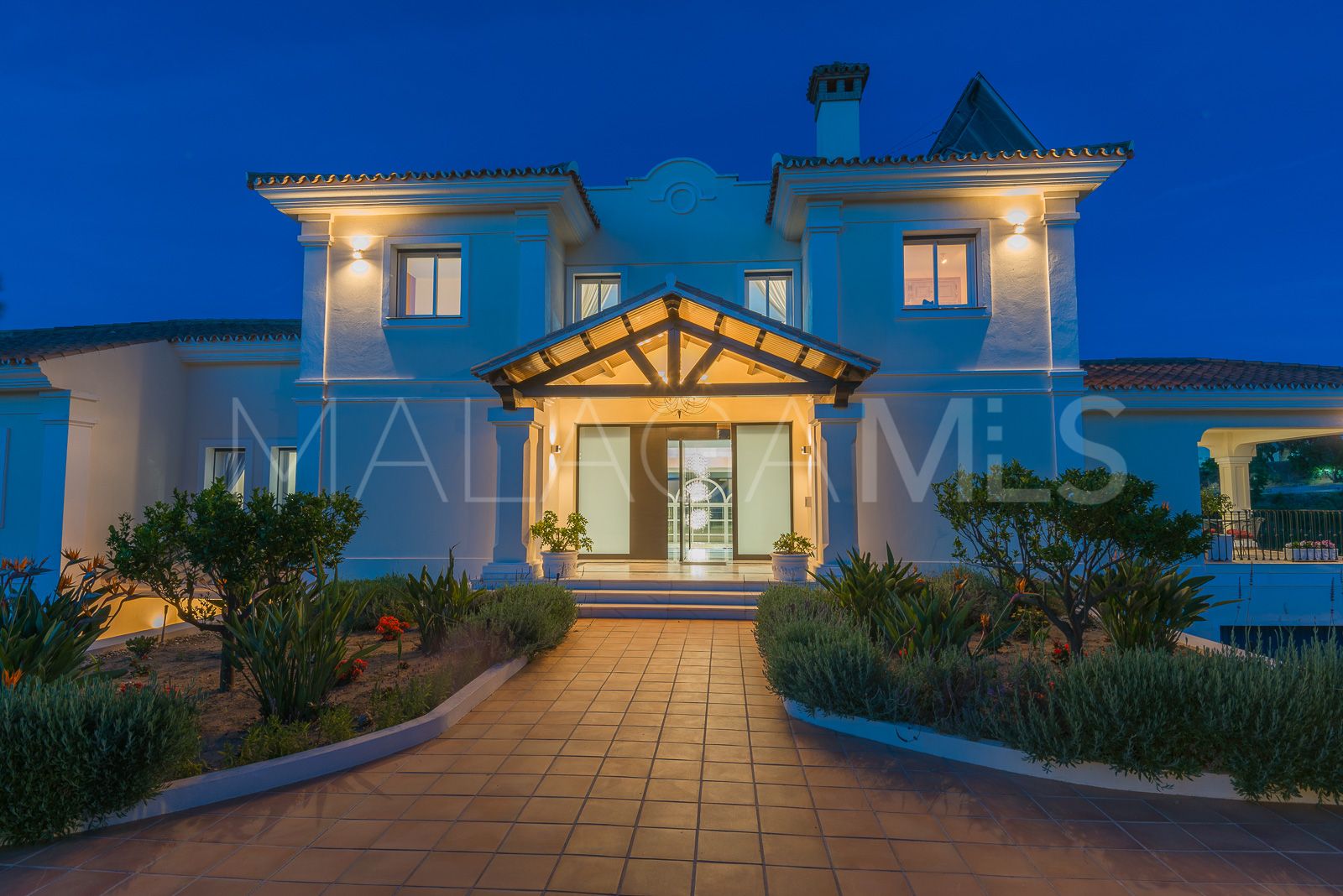 Villa for sale in La Mairena