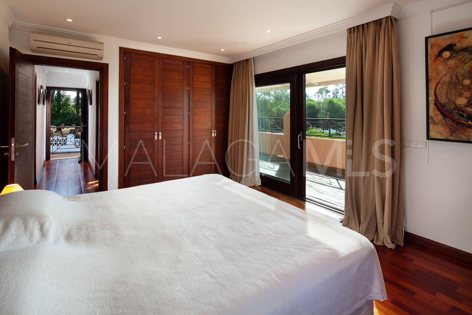 Villa for sale in Estepona
