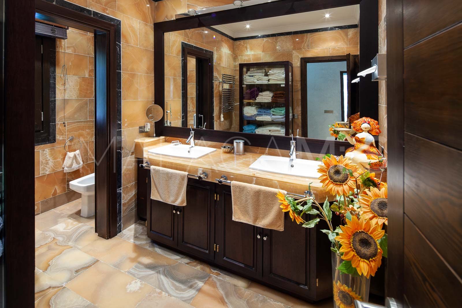 Villa for sale in Estepona