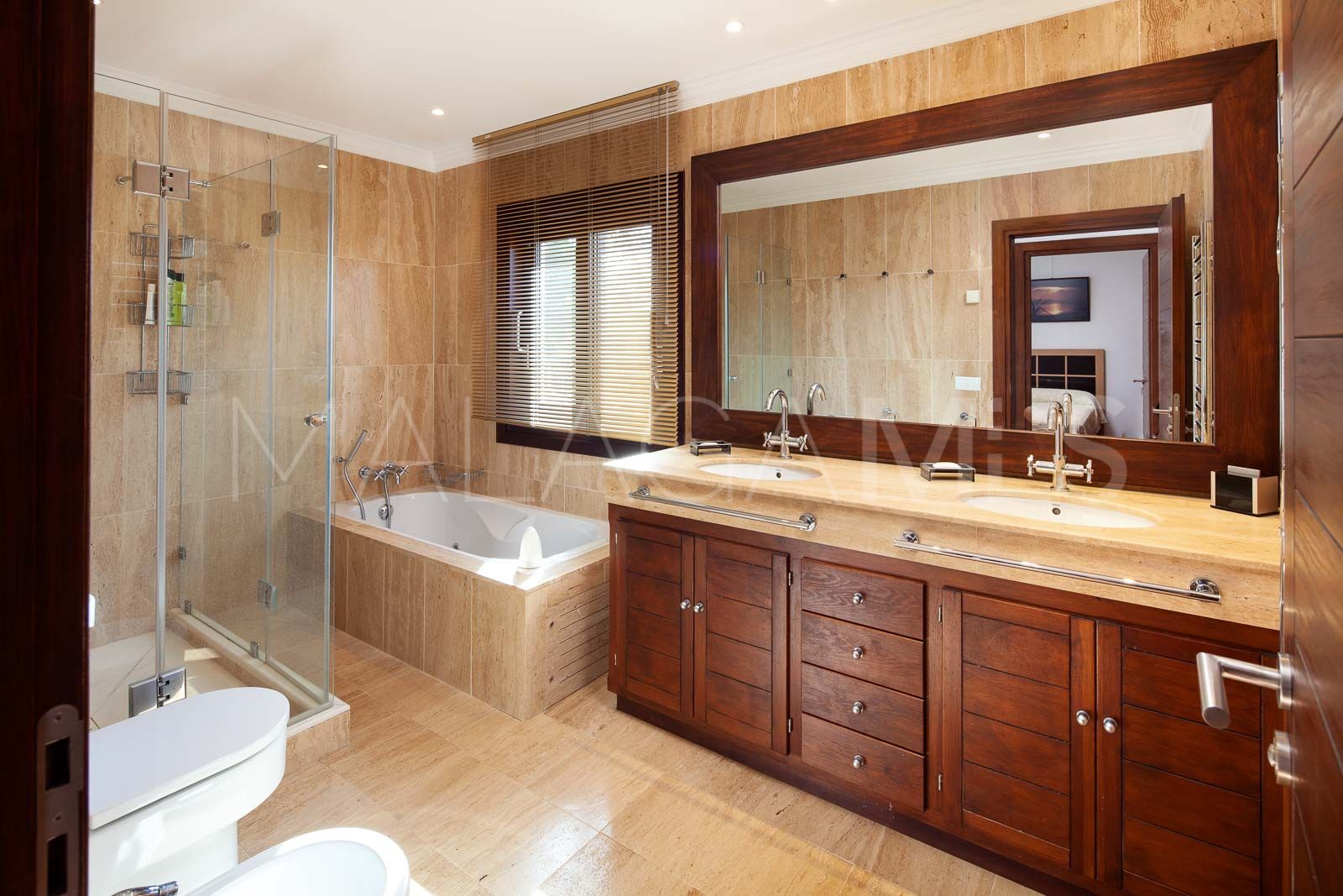 Villa for sale in Estepona