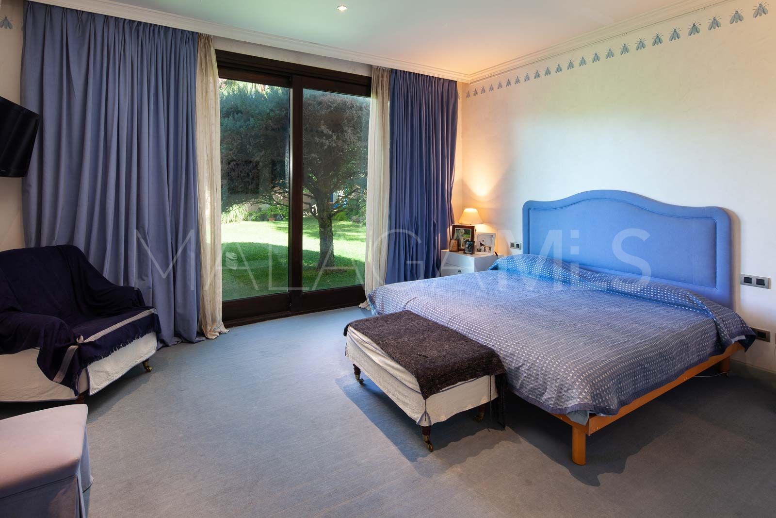 Villa for sale in Estepona