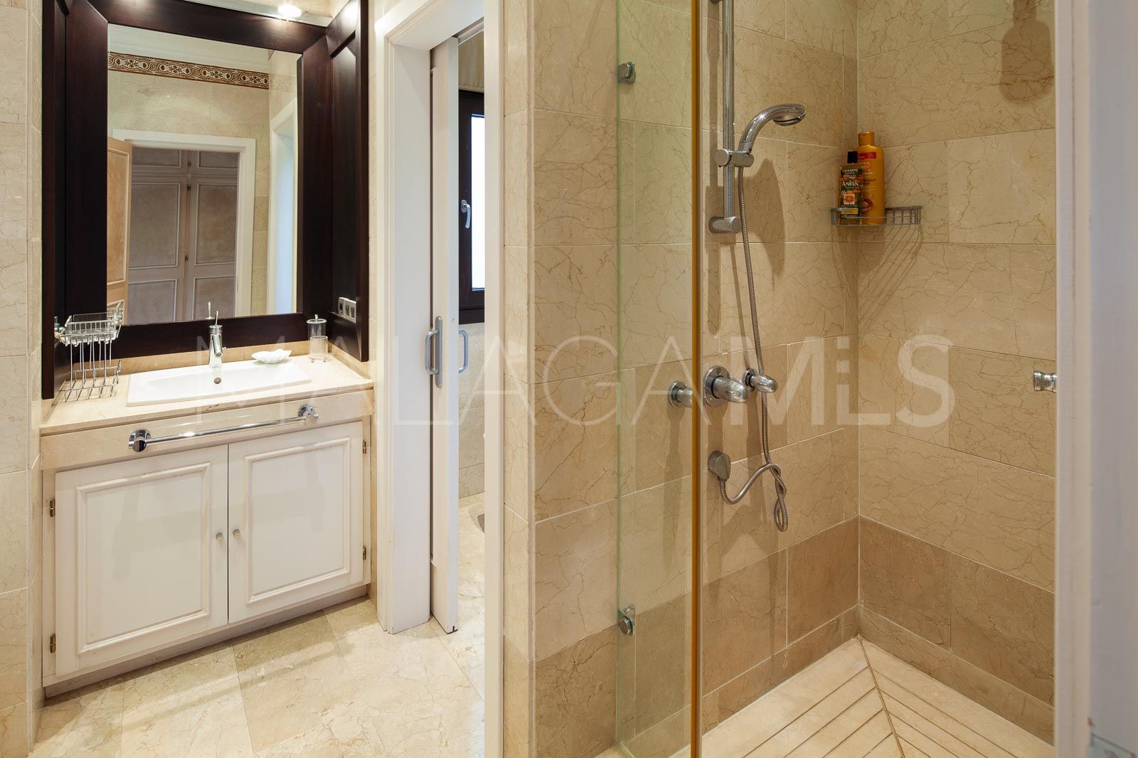 Villa for sale in Estepona