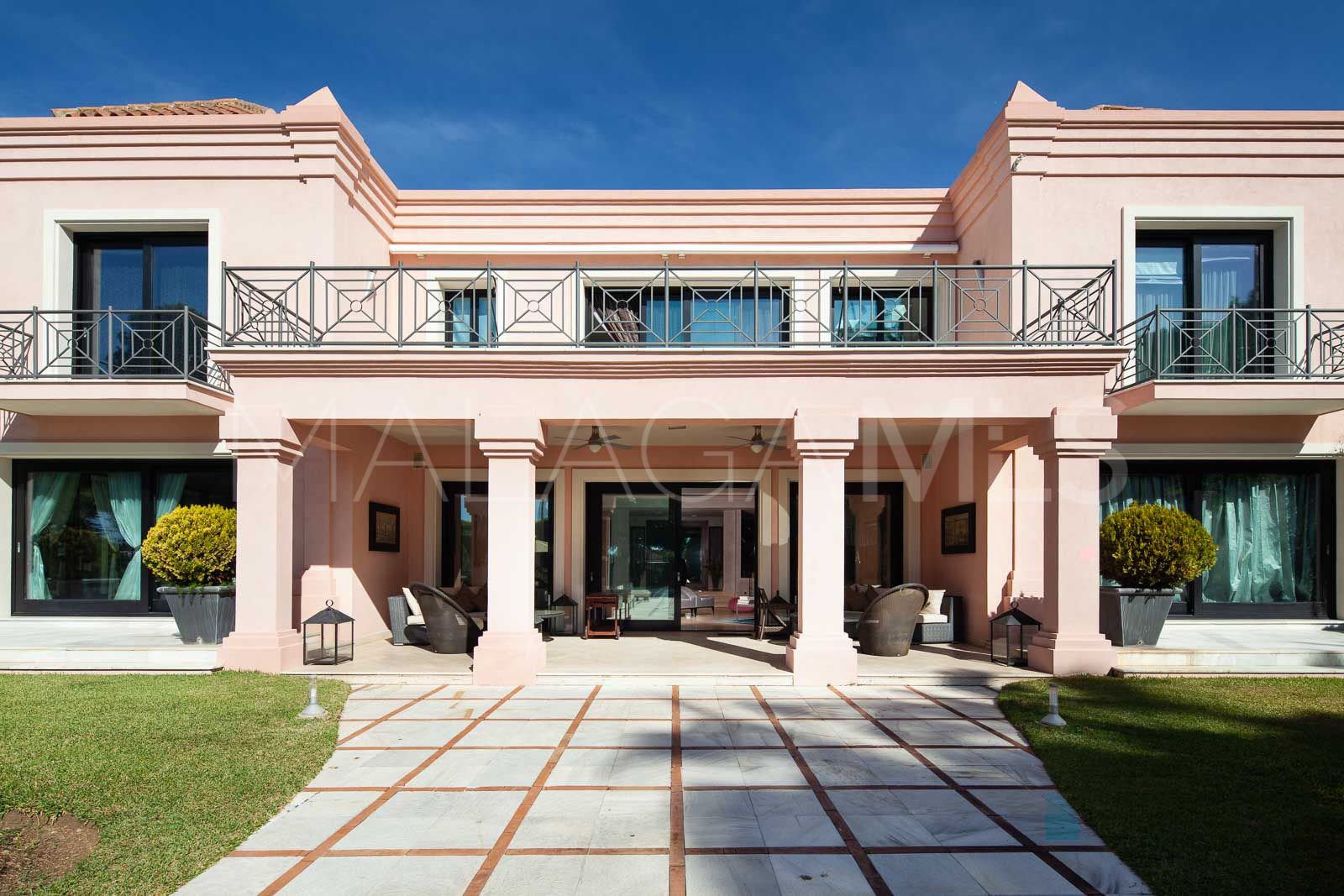 Villa for sale in Estepona