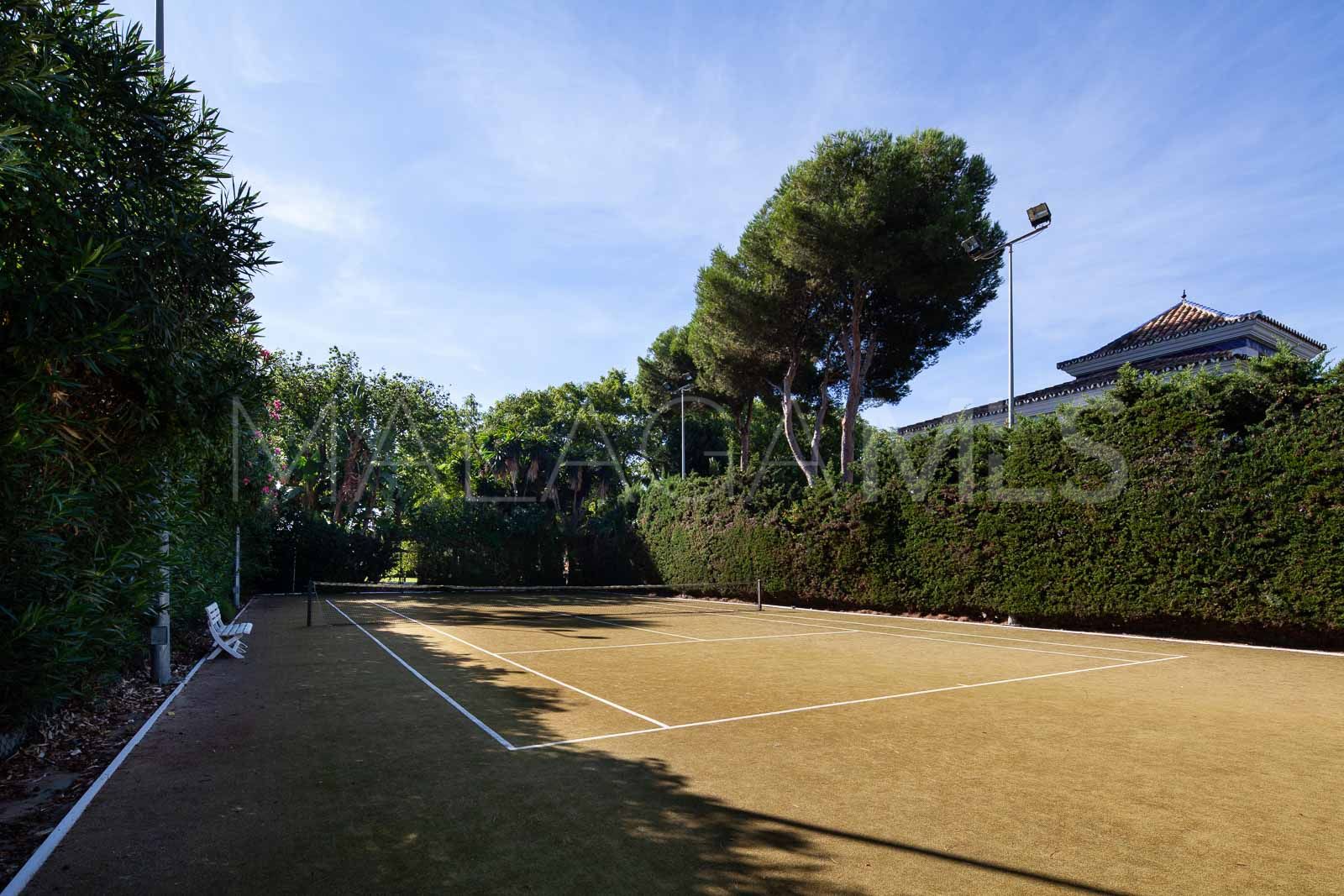 Villa for sale in Estepona