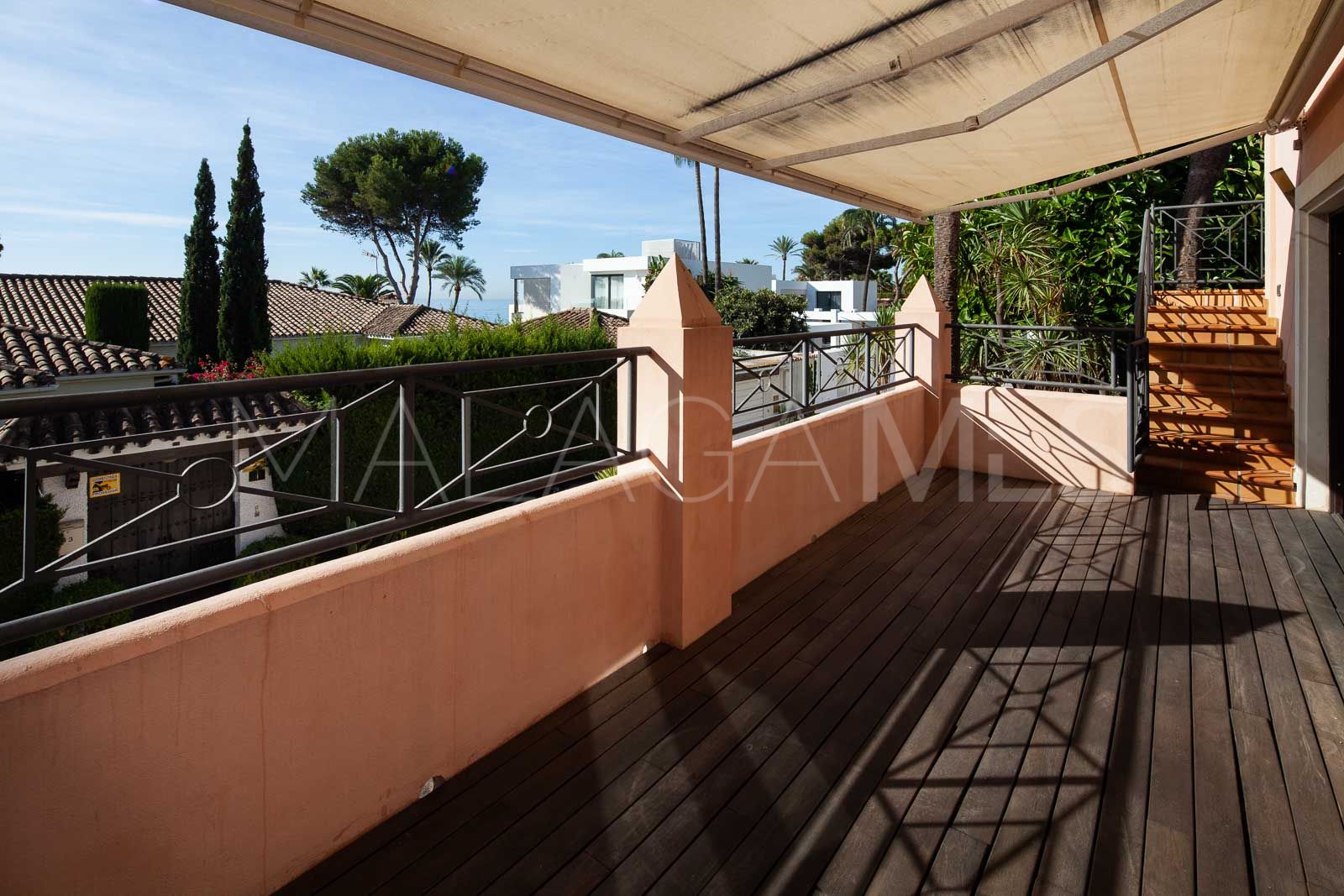 Villa for sale in Estepona