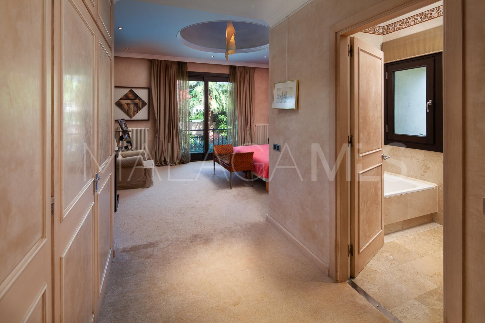 Villa for sale in Estepona