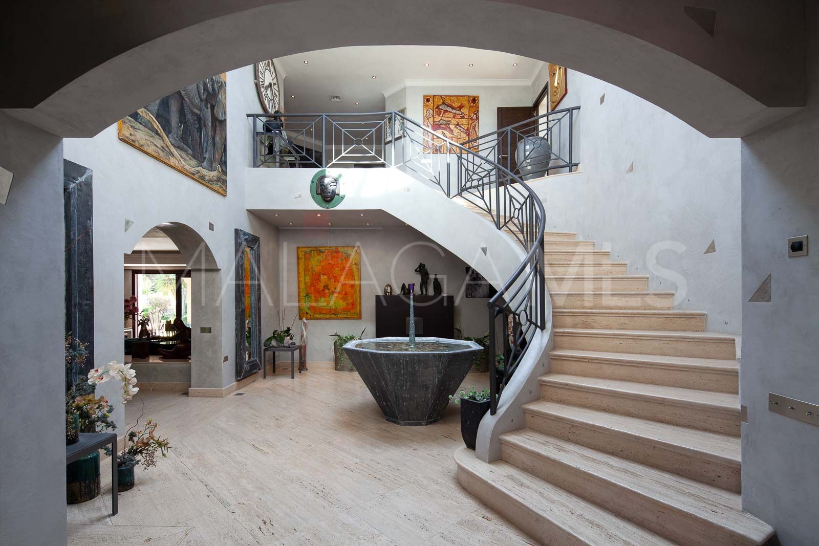 Villa for sale in Estepona