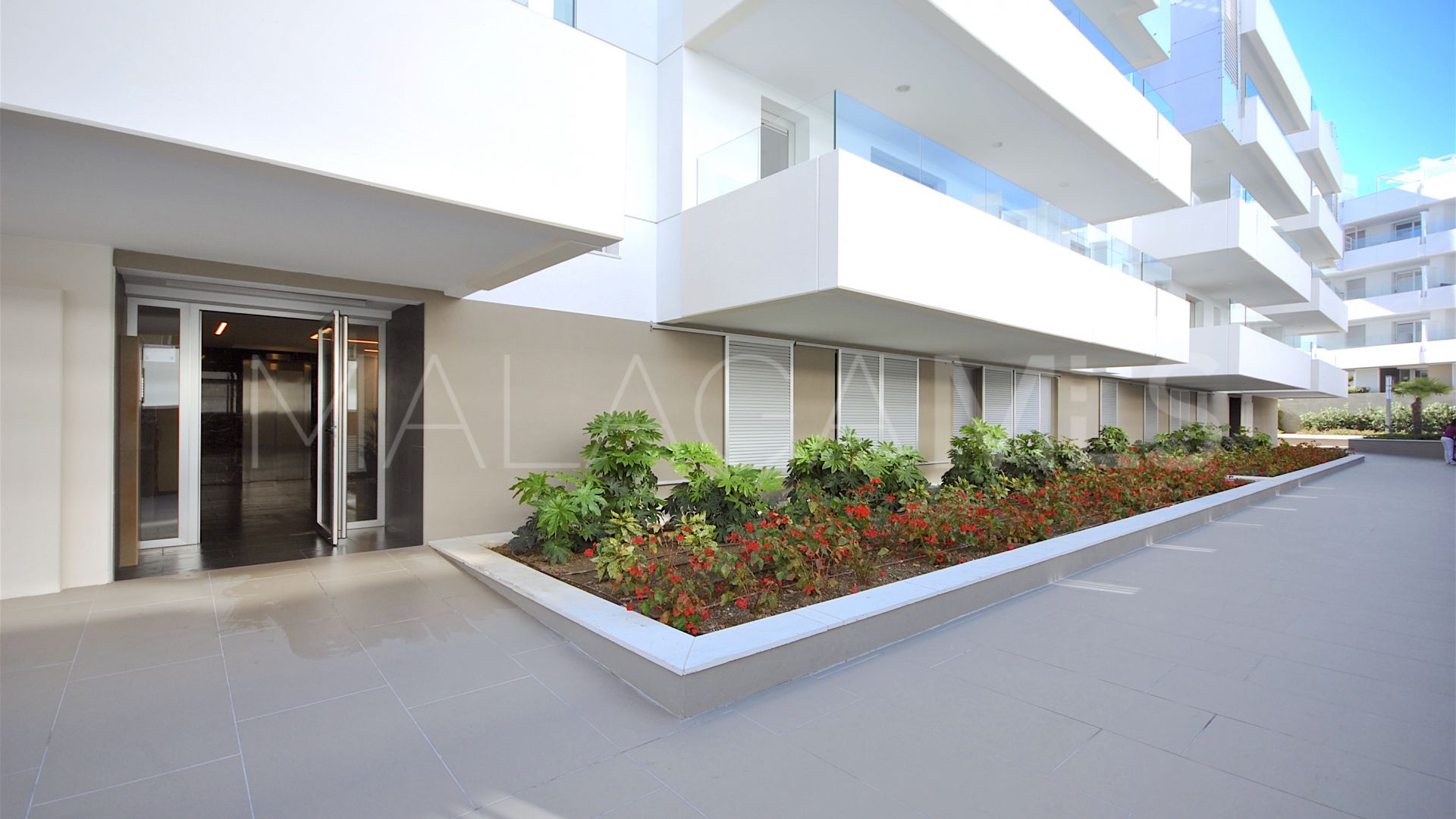 Buy San Pedro de Alcantara ground floor apartment with 2 bedrooms