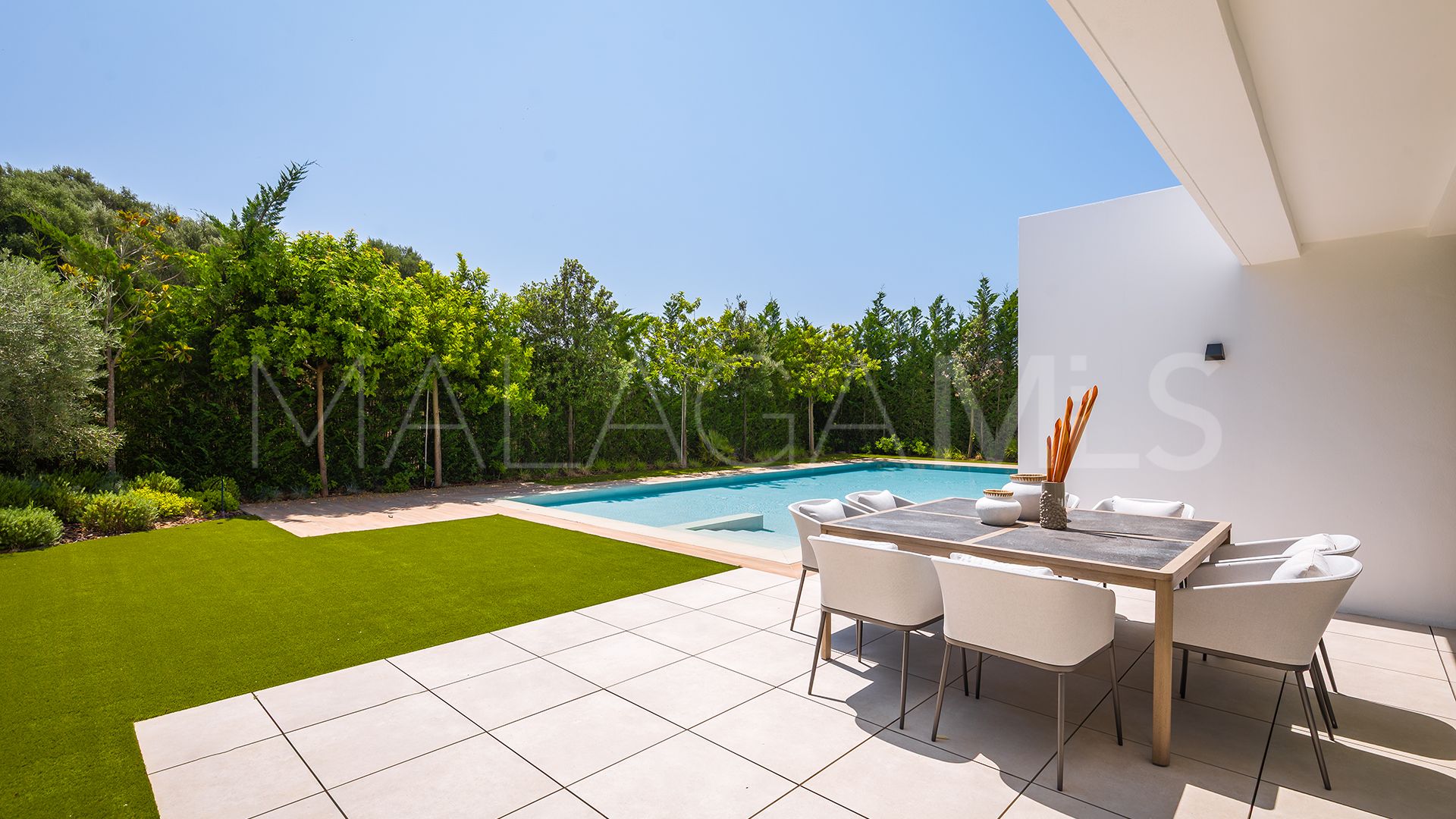 Se vende villa in El Paraiso with 5 bedrooms