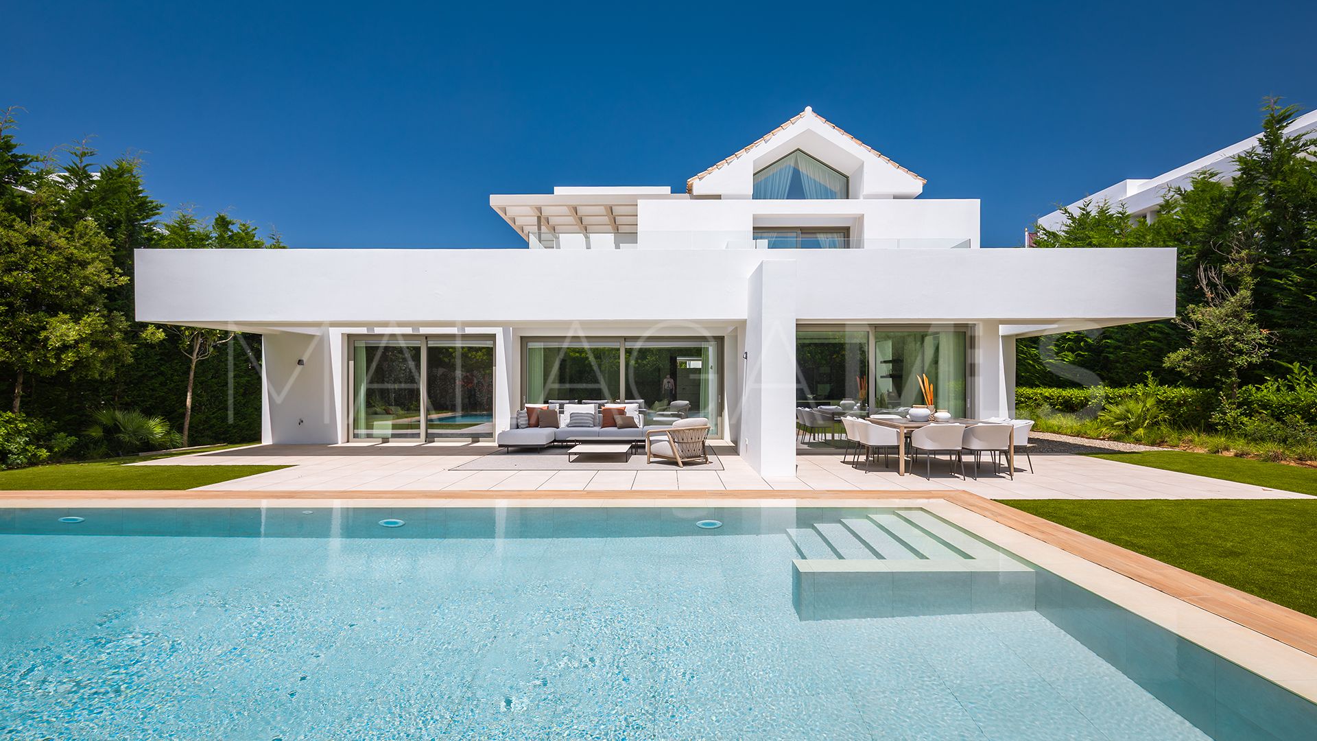 Se vende villa in El Paraiso with 5 bedrooms
