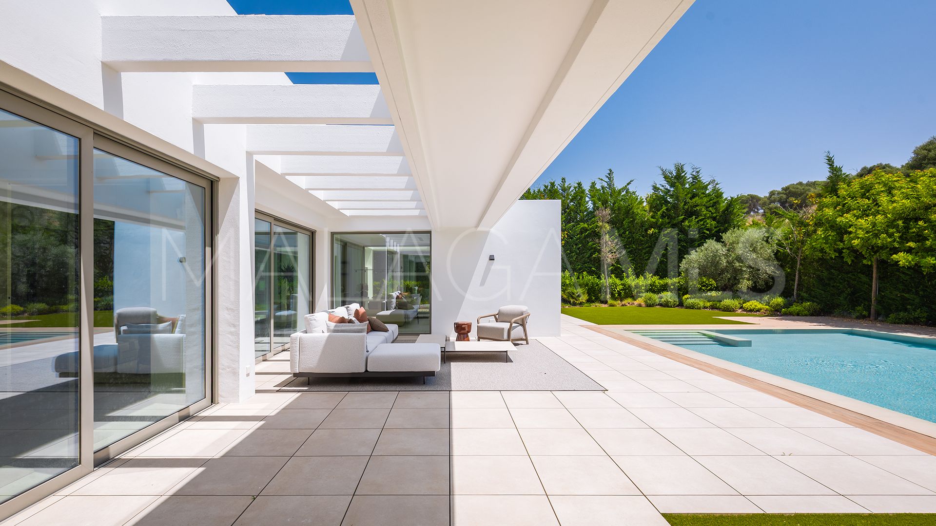 Se vende villa in El Paraiso with 5 bedrooms
