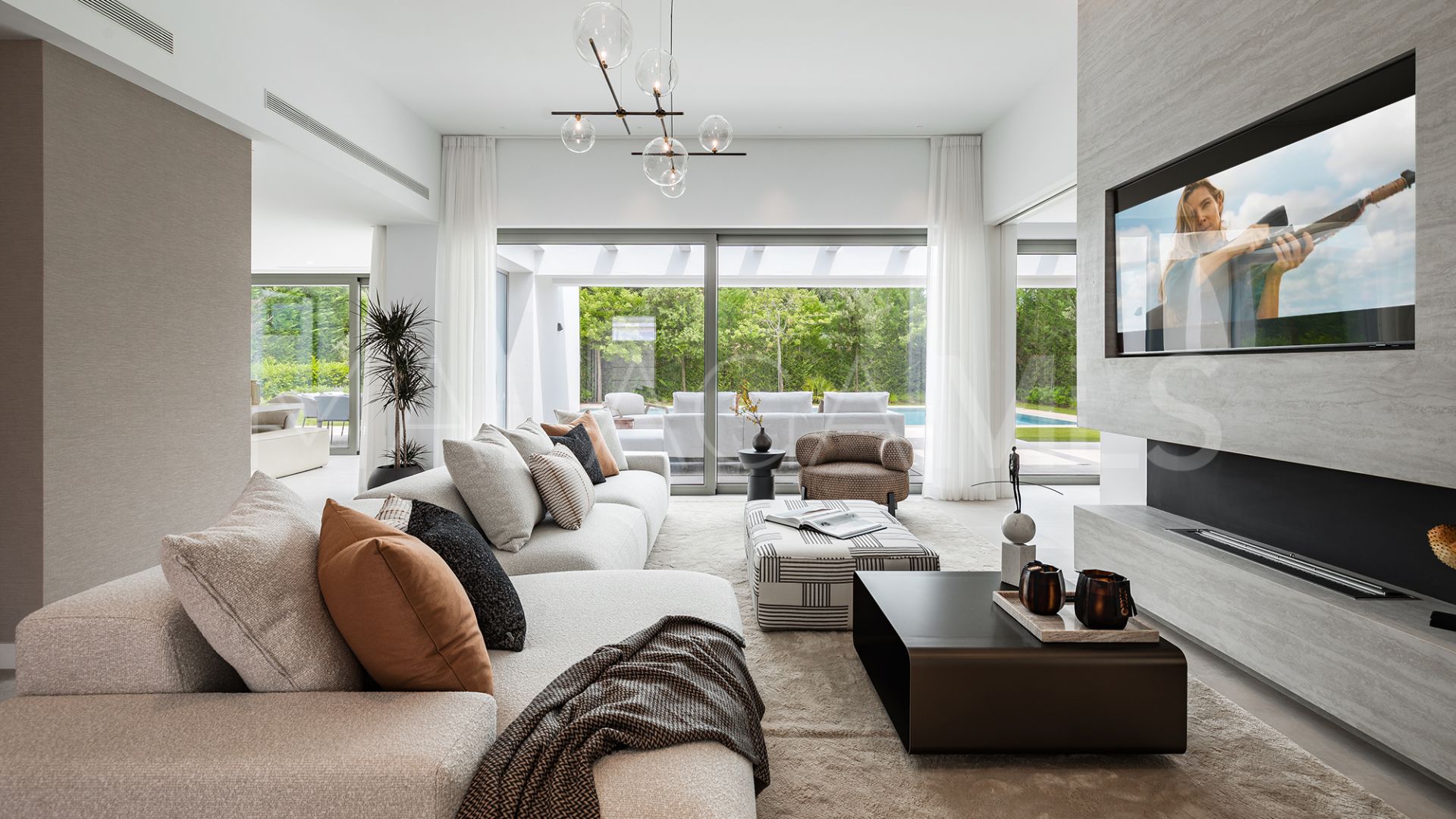 Se vende villa in El Paraiso with 5 bedrooms