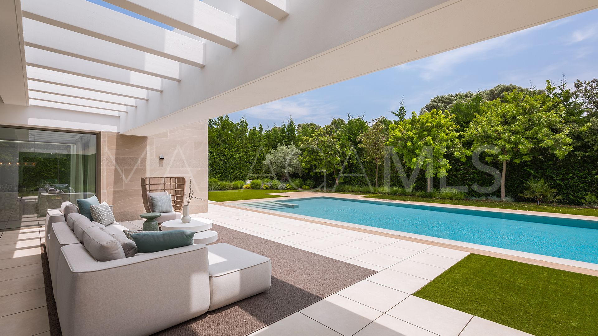 Villa for sale in El Paraiso