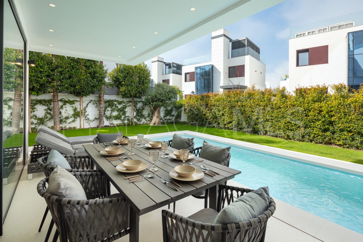 Se vende villa with 4 bedrooms in Rio Verde Playa