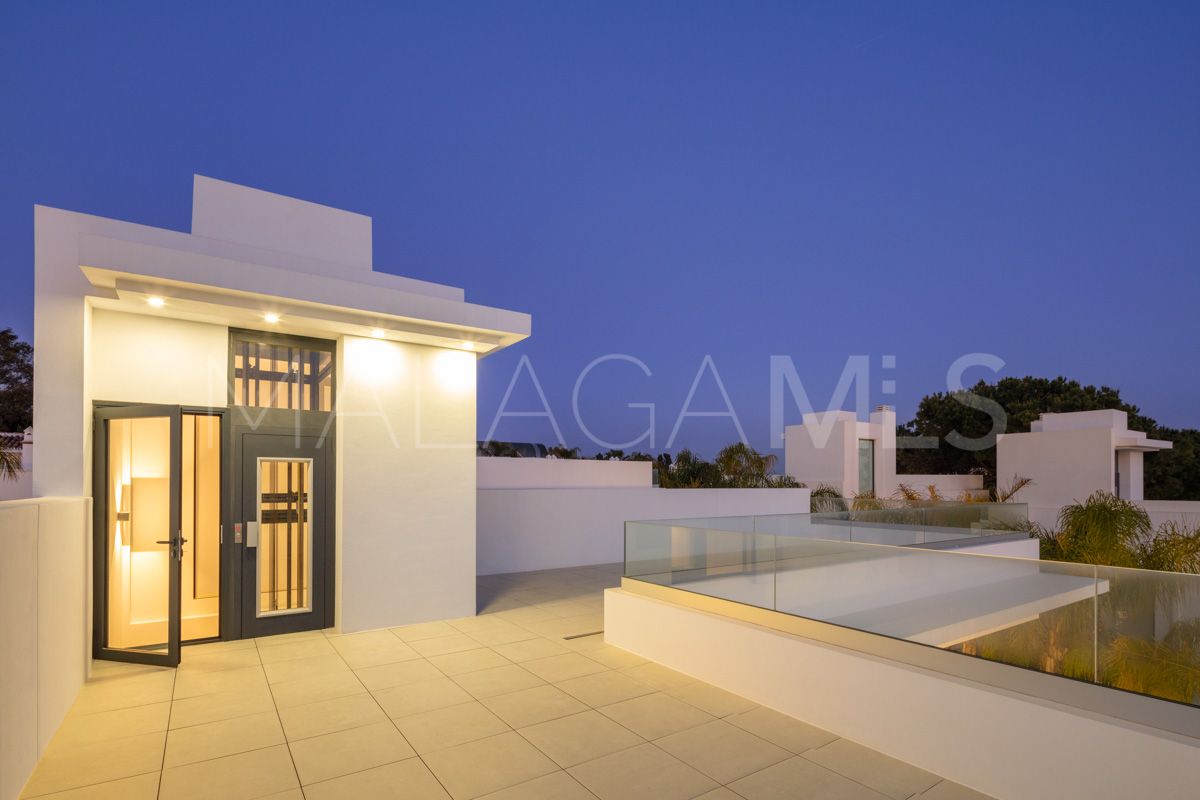 For sale villa in Rio Verde Playa with 4 bedrooms